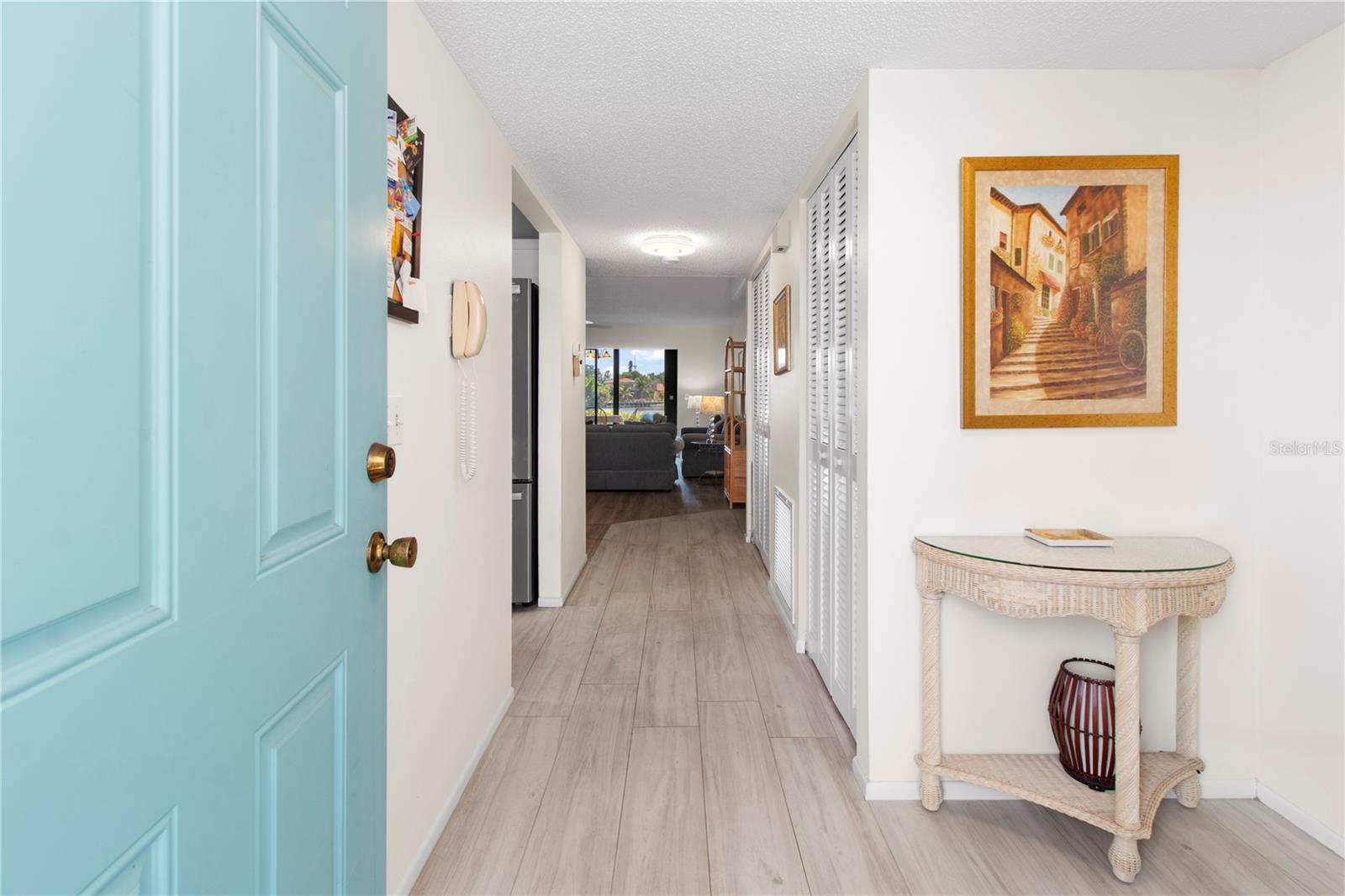 220 LAKEWOOD DR, BRADENTON, FL, 34210