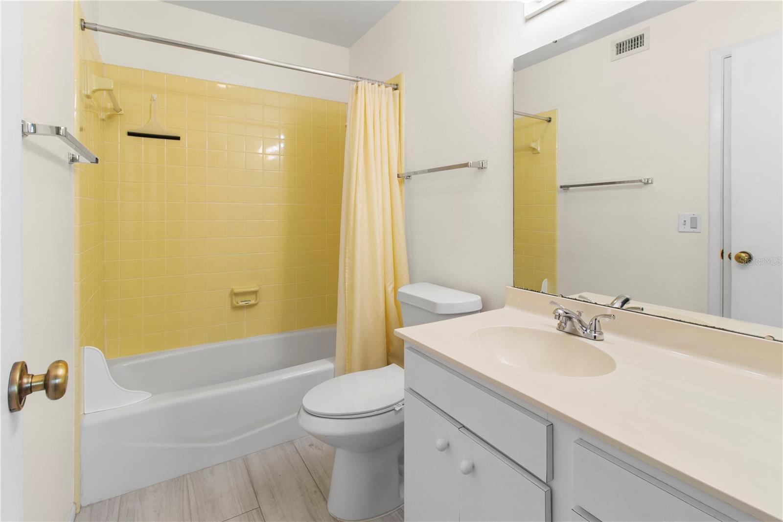 220 LAKEWOOD DR, BRADENTON, FL, 34210