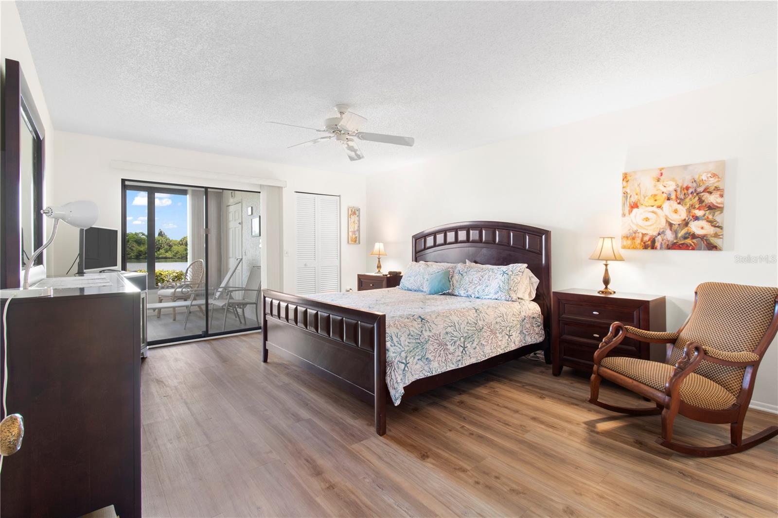 220 LAKEWOOD DR, BRADENTON, FL, 34210