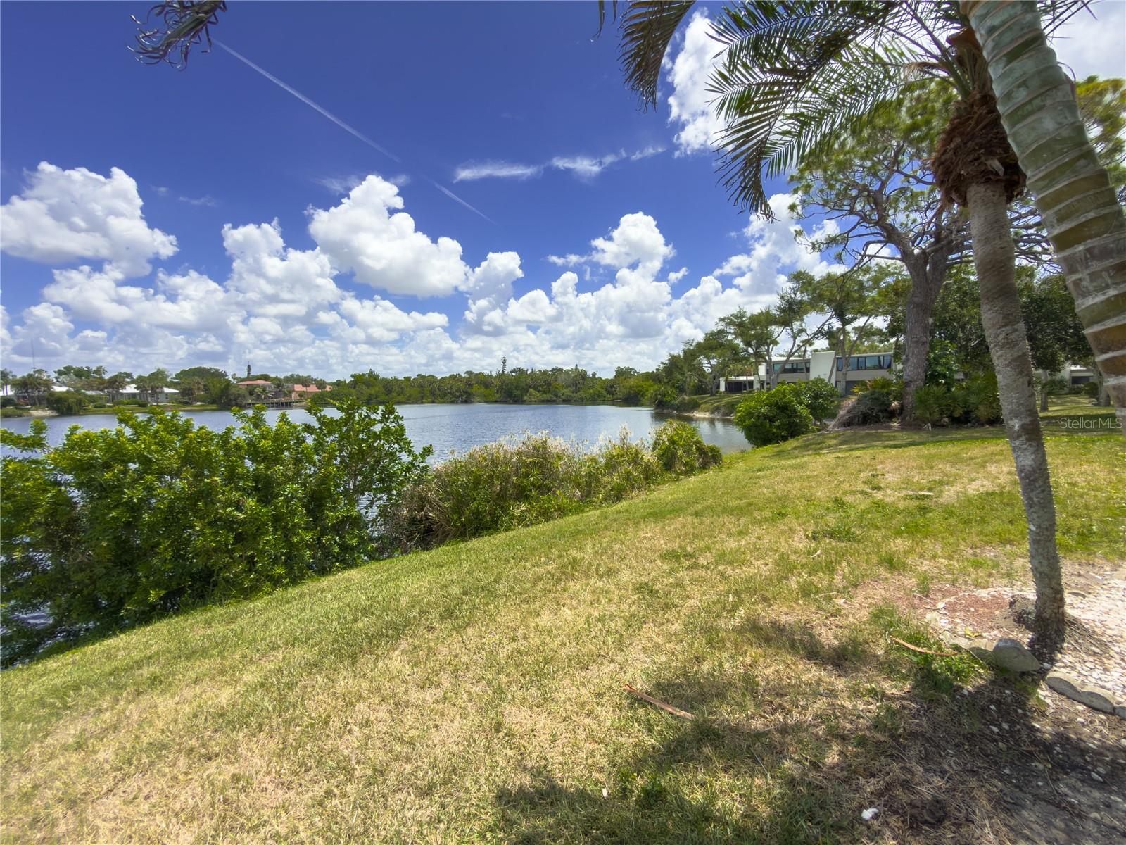 220 LAKEWOOD DR, BRADENTON, FL, 34210