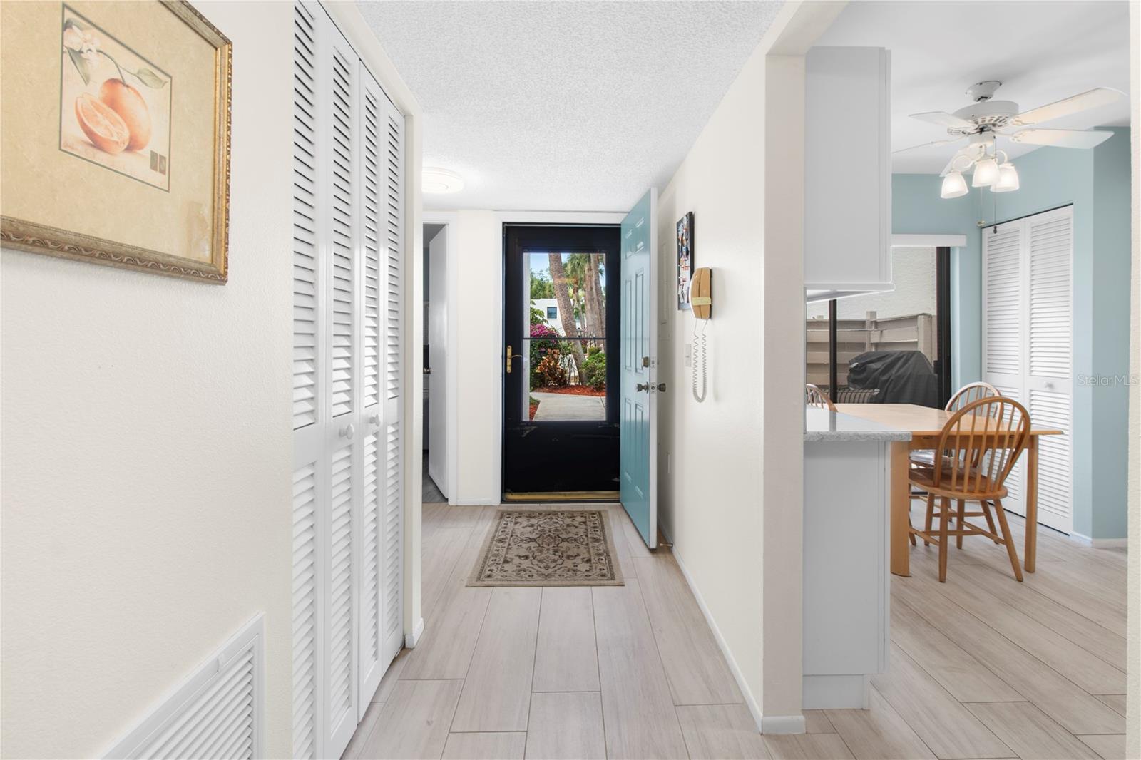220 LAKEWOOD DR, BRADENTON, FL, 34210