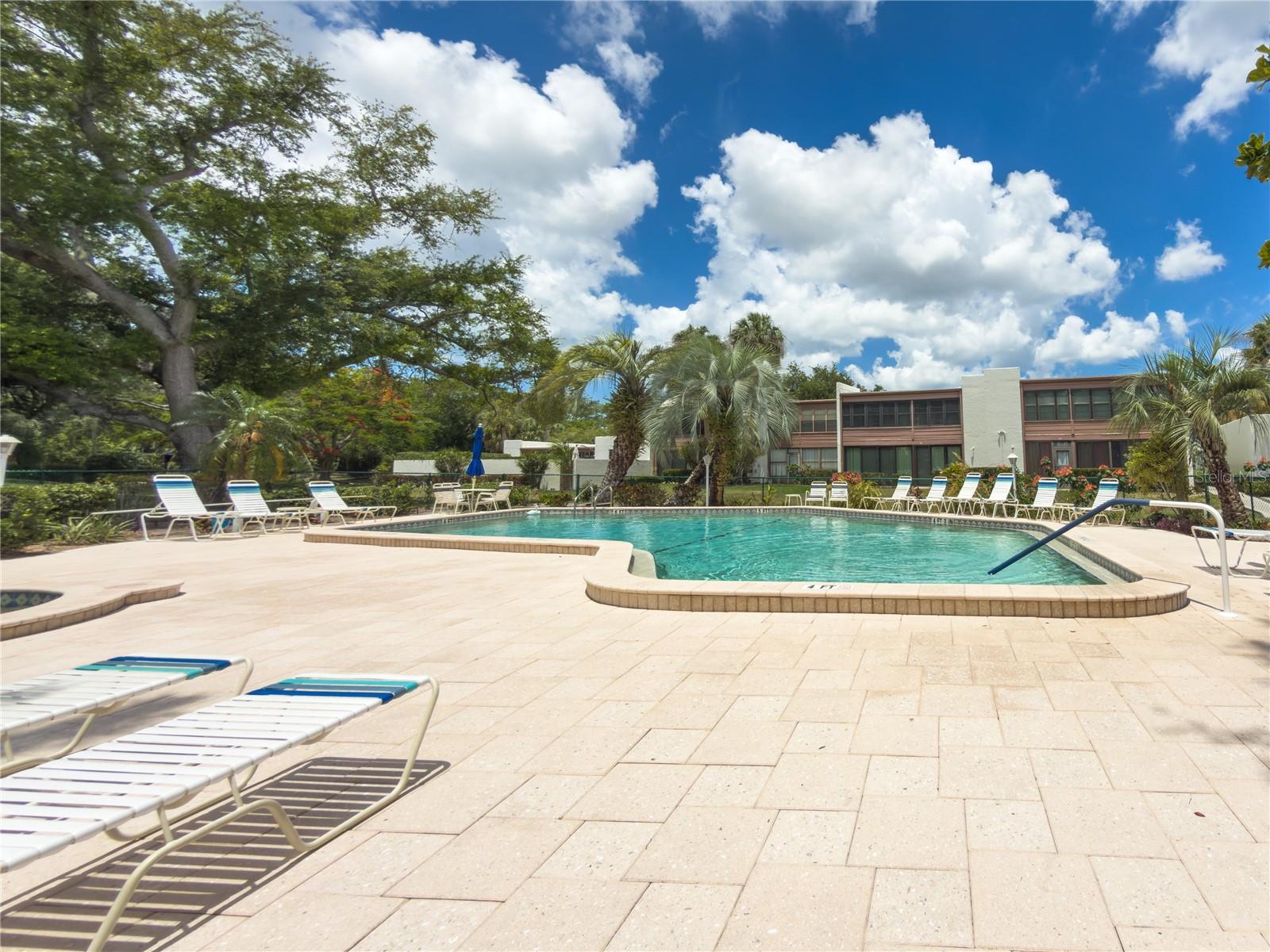 220 LAKEWOOD DR, BRADENTON, FL, 34210