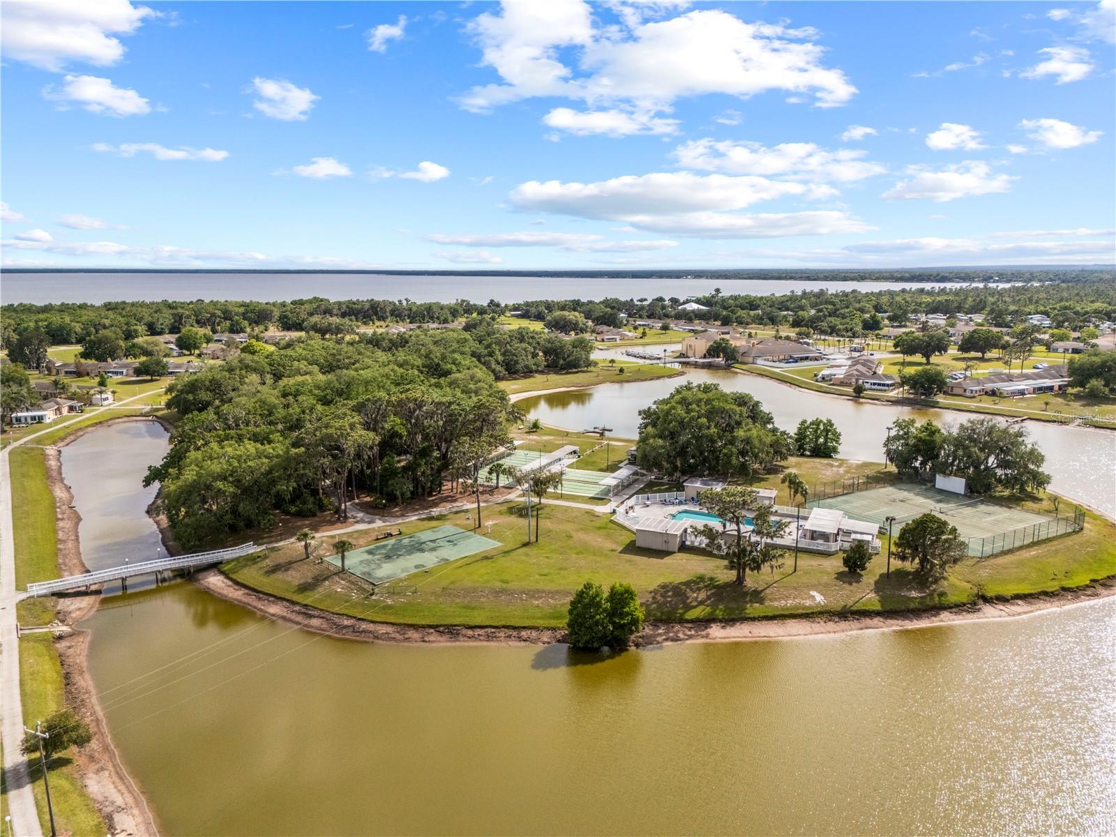 4209 CLUB CIR, LAKESHORE, FL, 33854