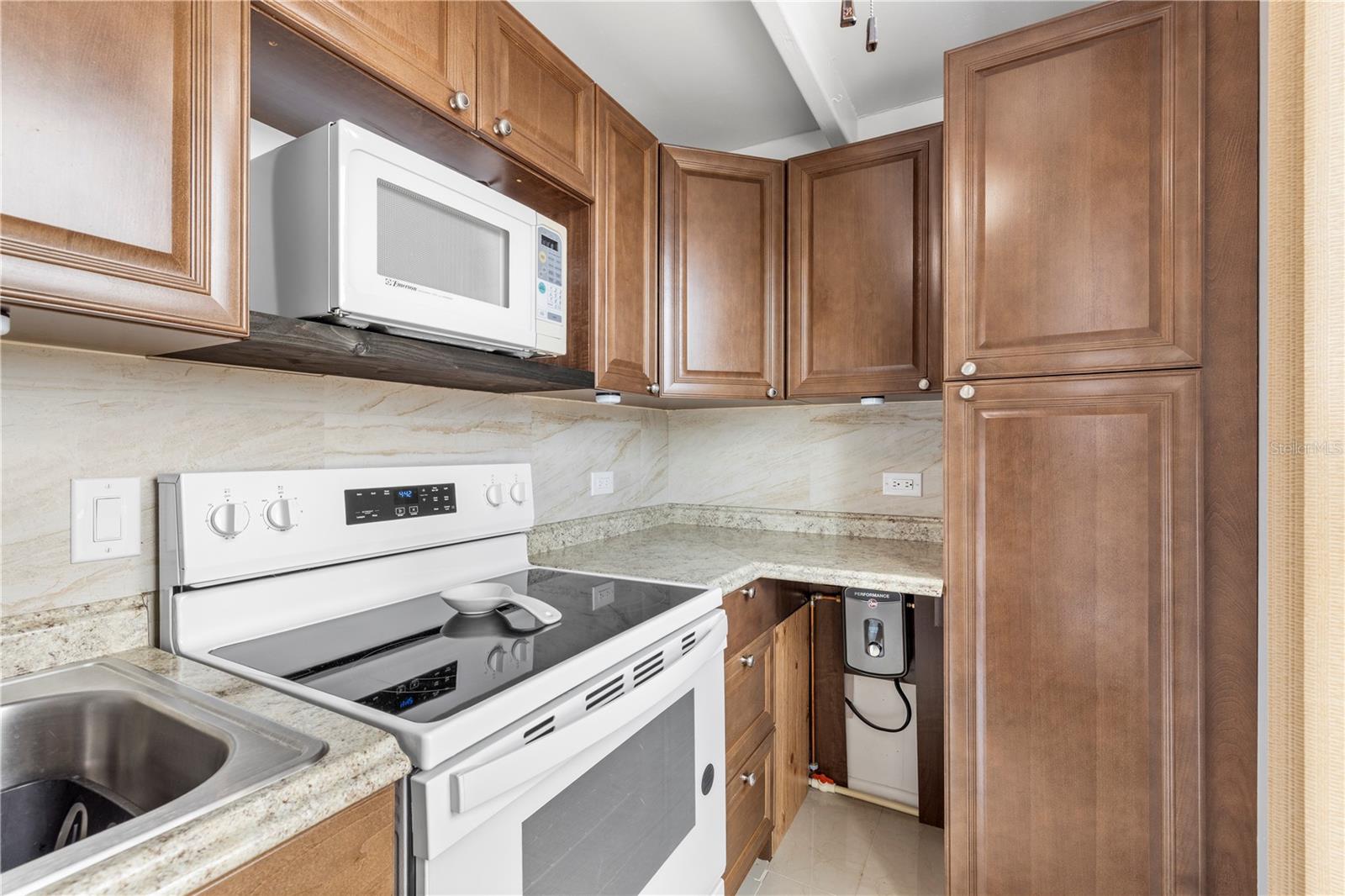 4209 CLUB CIR, LAKESHORE, FL, 33854