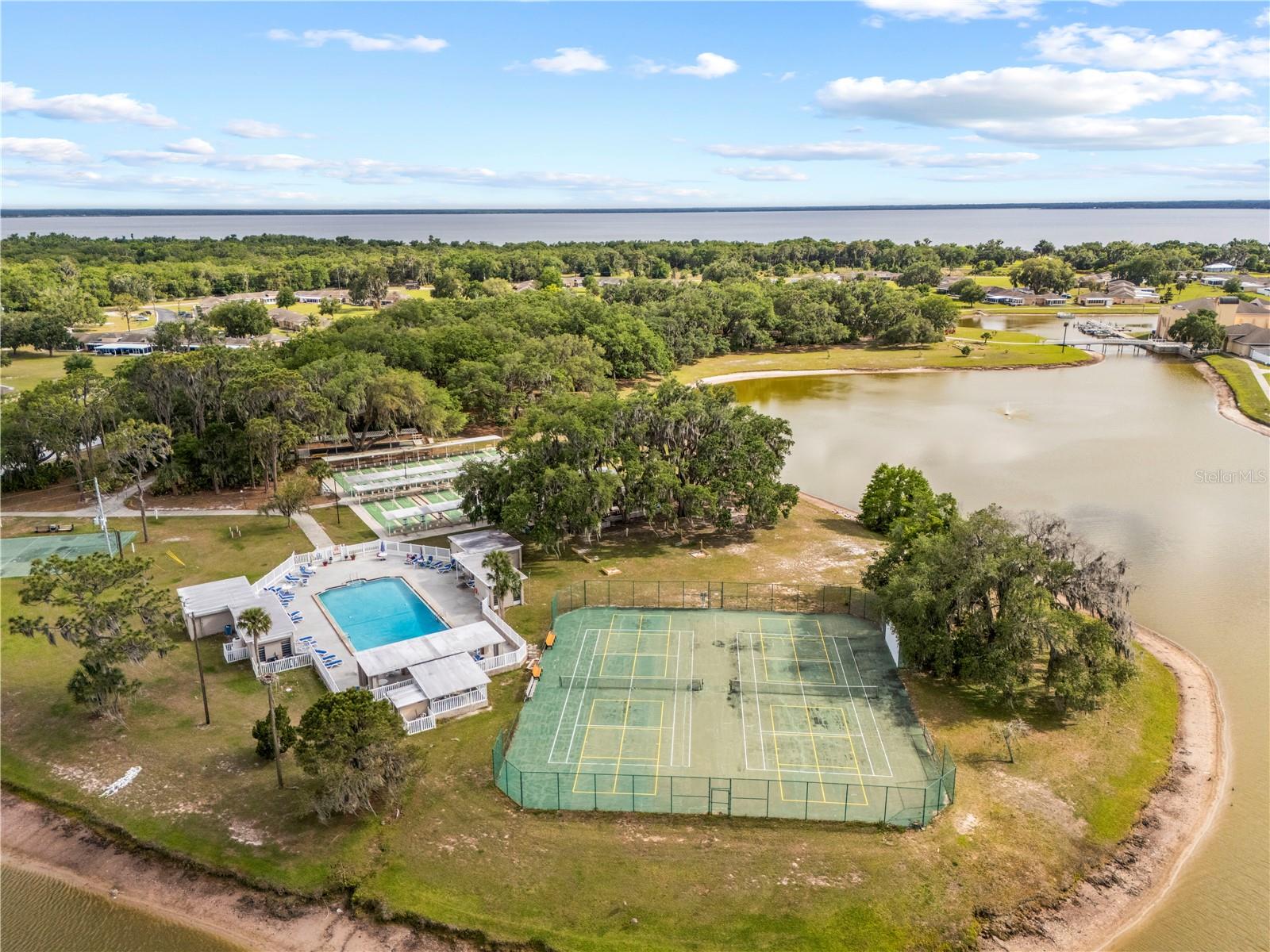 4209 CLUB CIR, LAKESHORE, FL, 33854