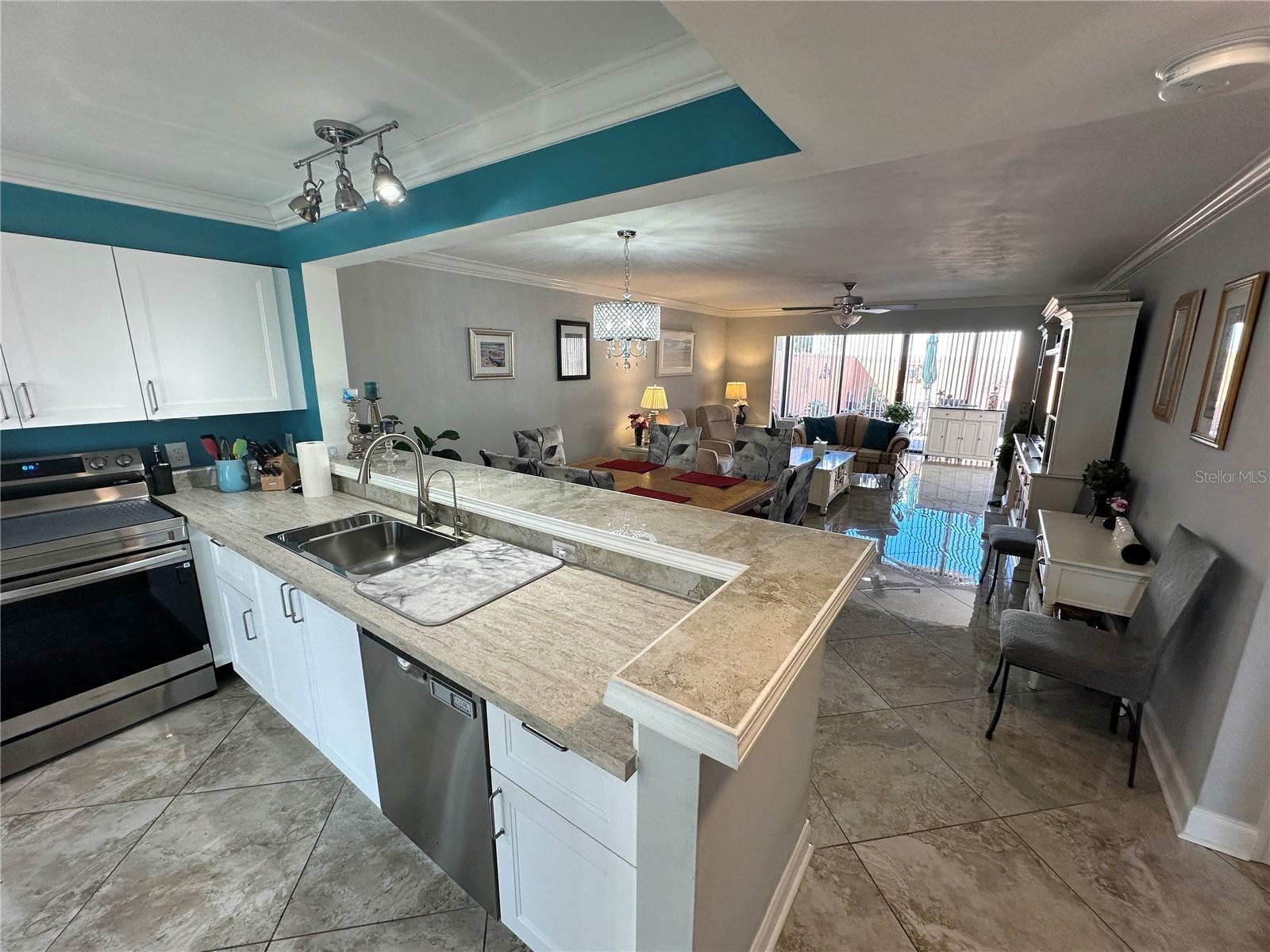 567 LAKESIDE DR #567, BRADENTON, FL, 34210