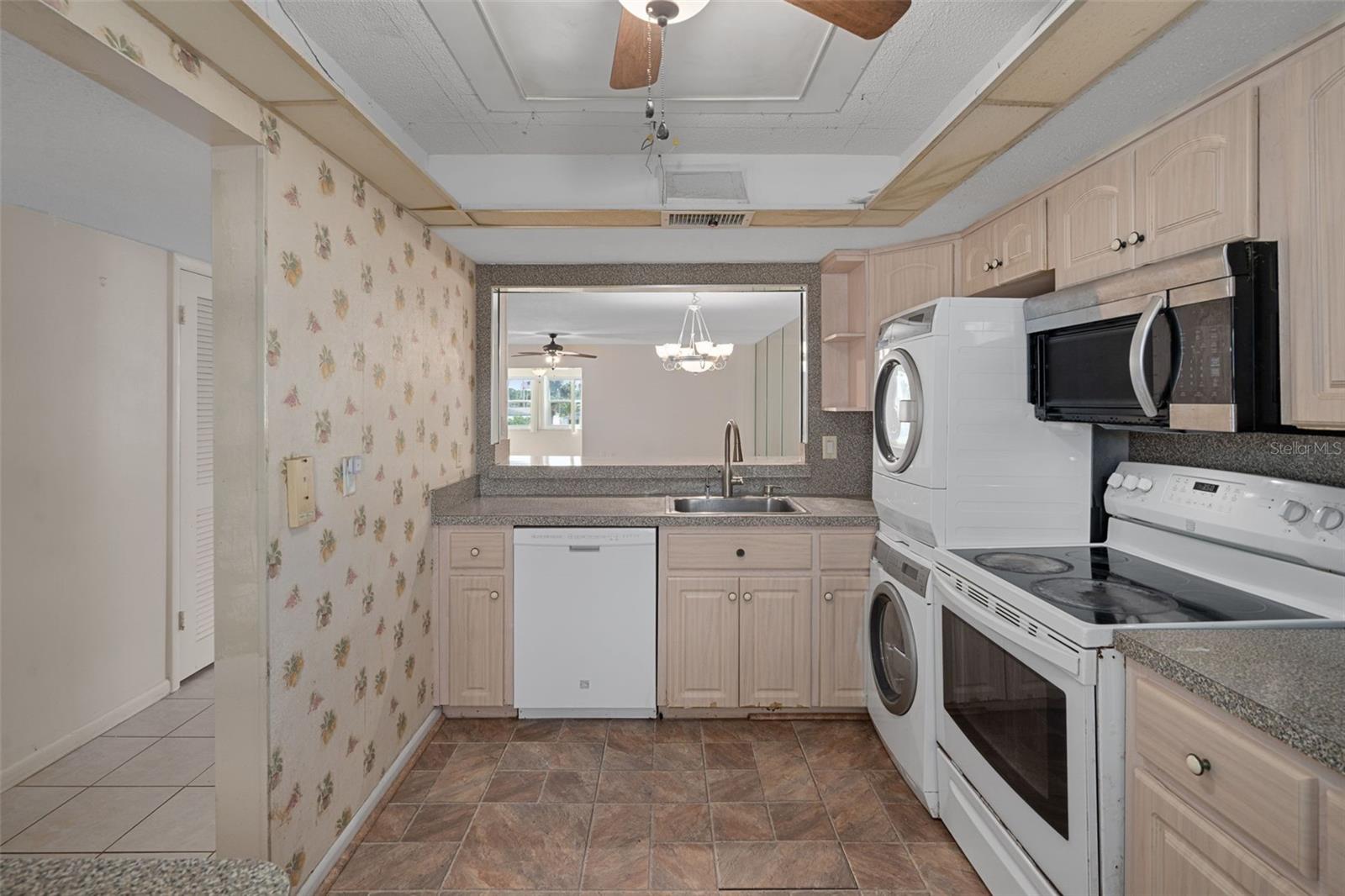 4660 MARINE PKWY #206, NEW PORT RICHEY, FL, 34652