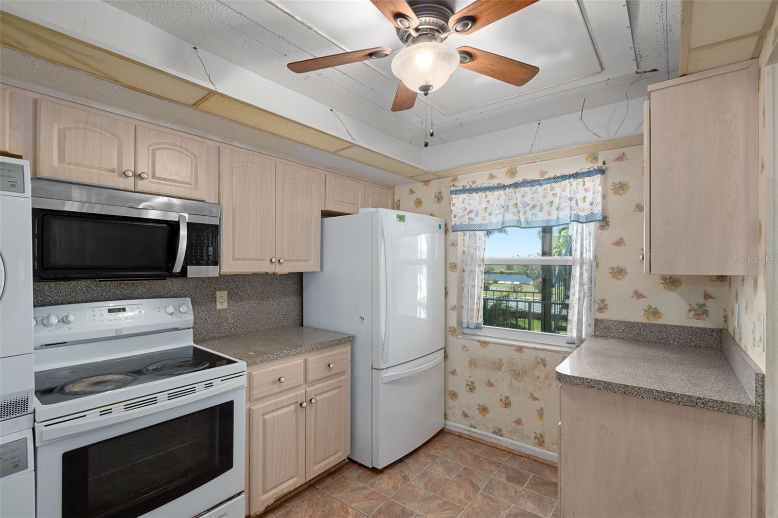 4660 MARINE PKWY #206, NEW PORT RICHEY, FL, 34652