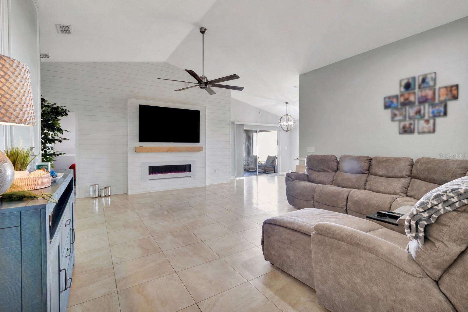 23905 NARROWLEAF CT, LEESBURG, FL, 34748