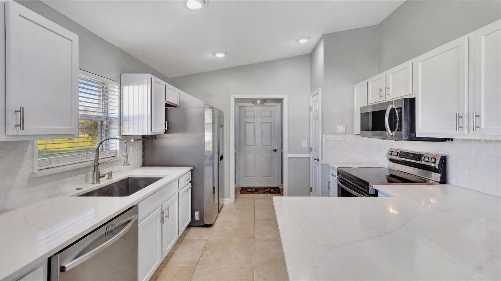 23905 NARROWLEAF CT, LEESBURG, FL, 34748