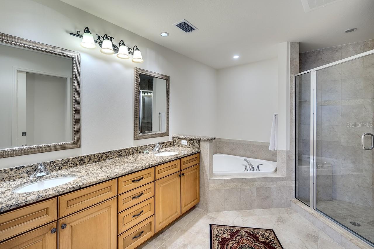 7702 LAKE VISTA CT #204, LAKEWOOD RANCH, FL, 34202