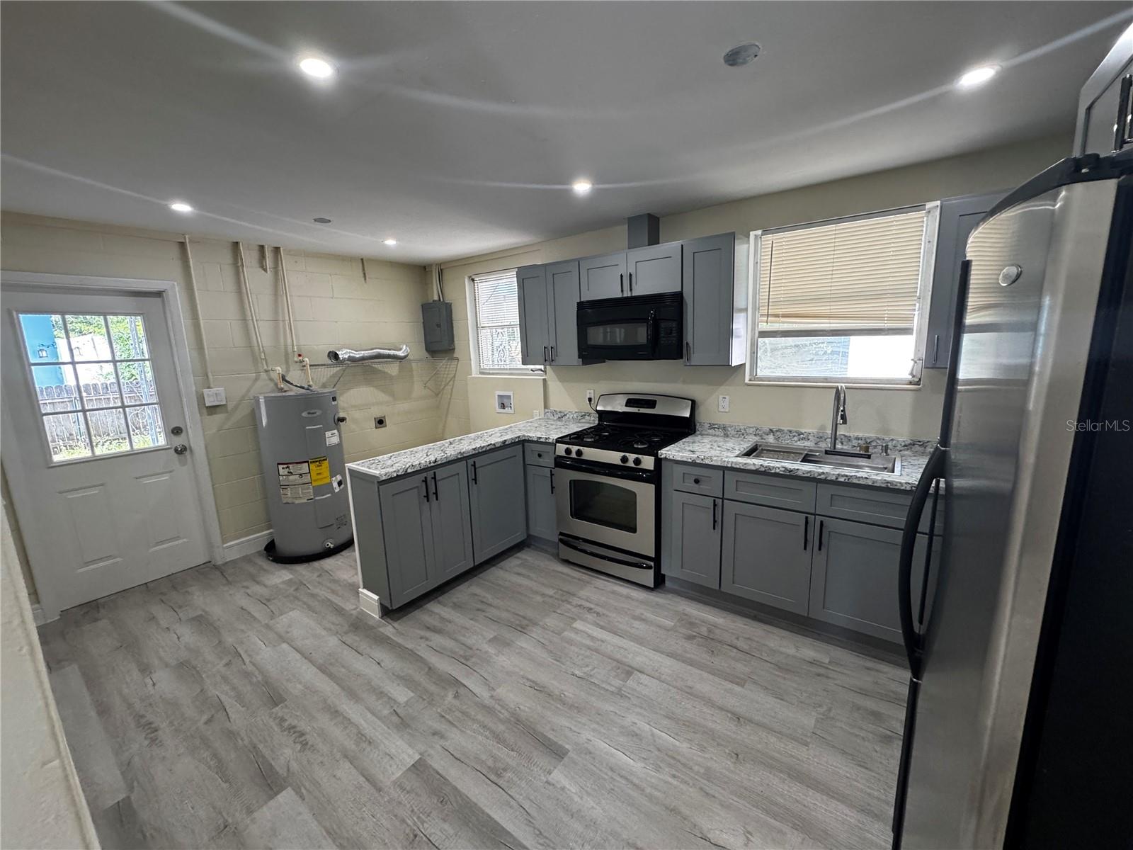 1610 CREST AVE, LEESBURG, FL, 34748