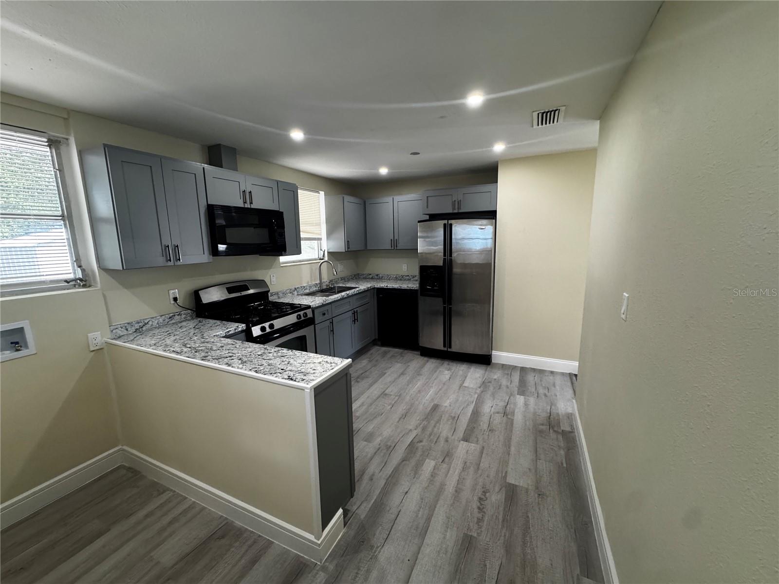 1610 CREST AVE, LEESBURG, FL, 34748