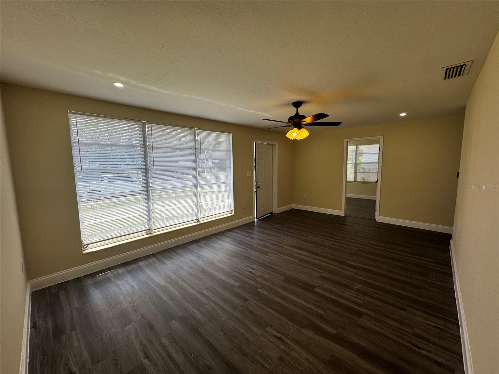 1610 CREST AVE, LEESBURG, FL, 34748