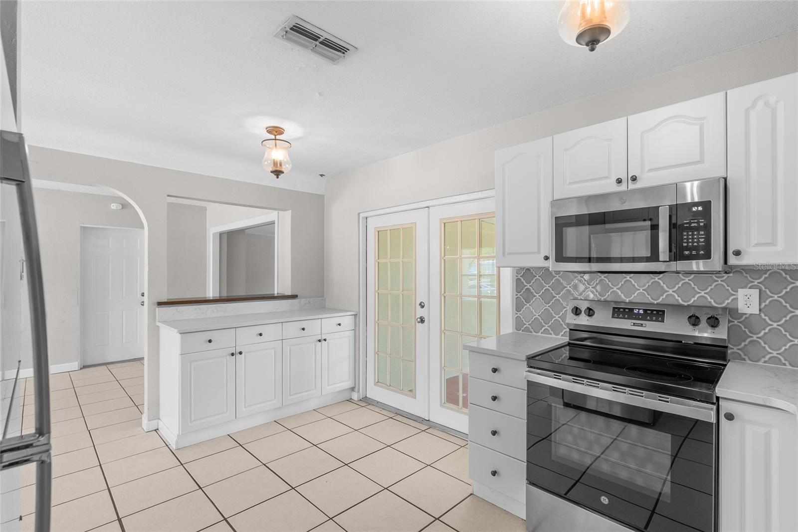 4813 LAKE CHARLES DR N, KENNETH CITY, FL, 33709