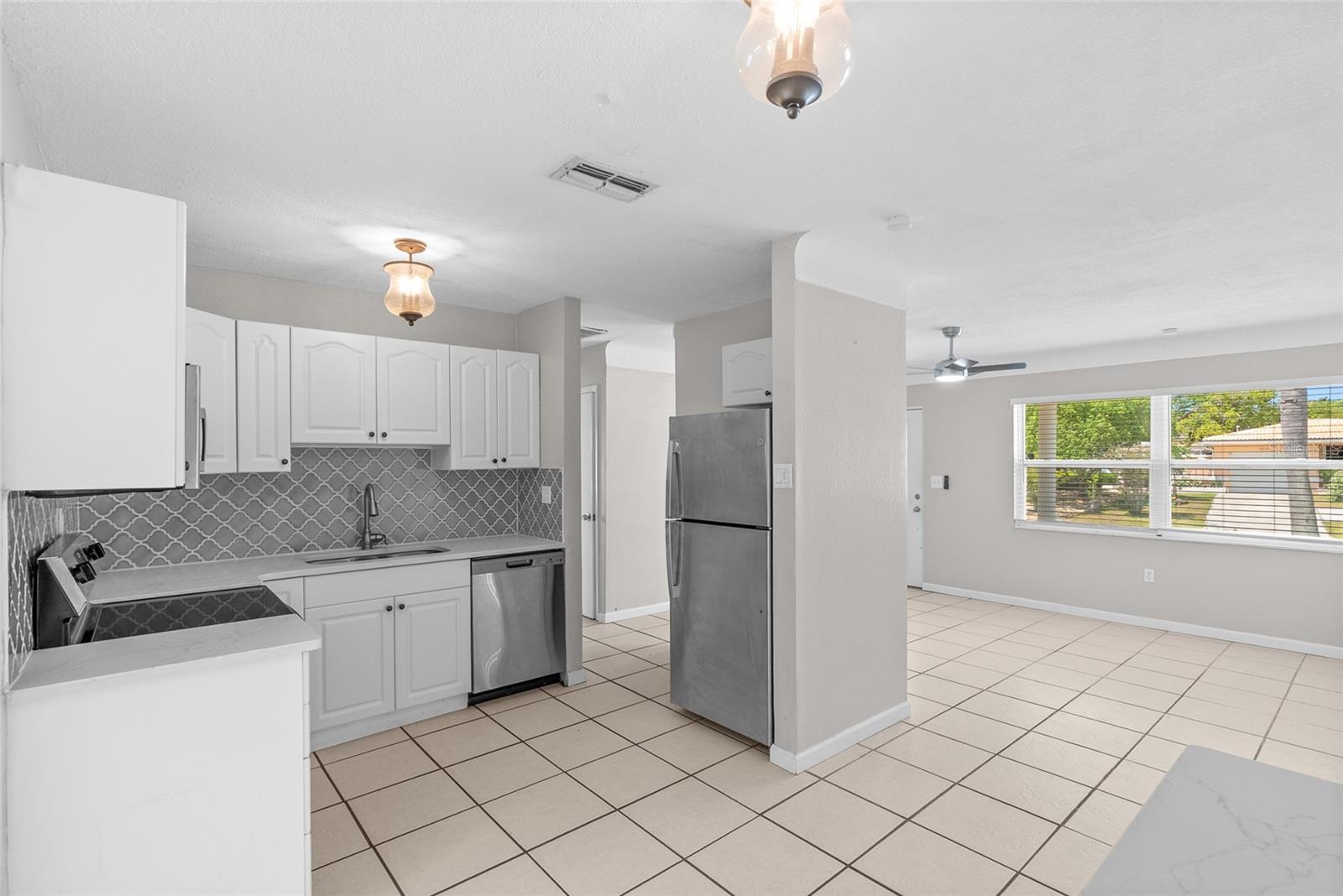 4813 LAKE CHARLES DR N, KENNETH CITY, FL, 33709