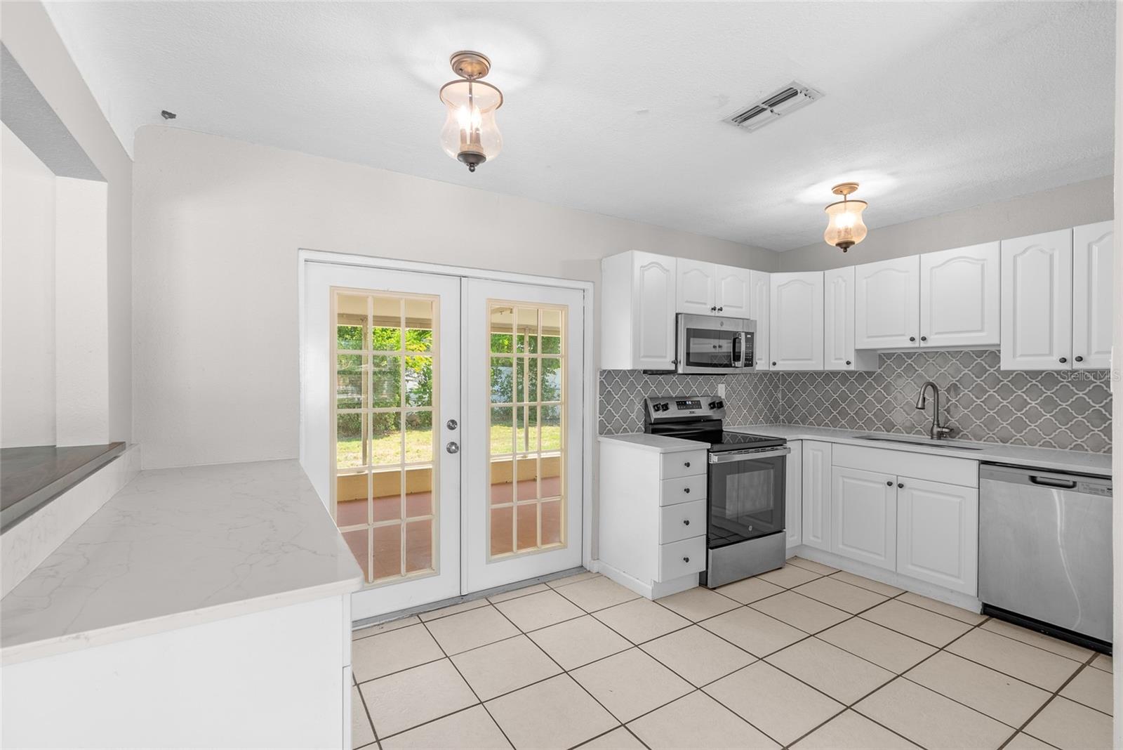 4813 LAKE CHARLES DR N, KENNETH CITY, FL, 33709