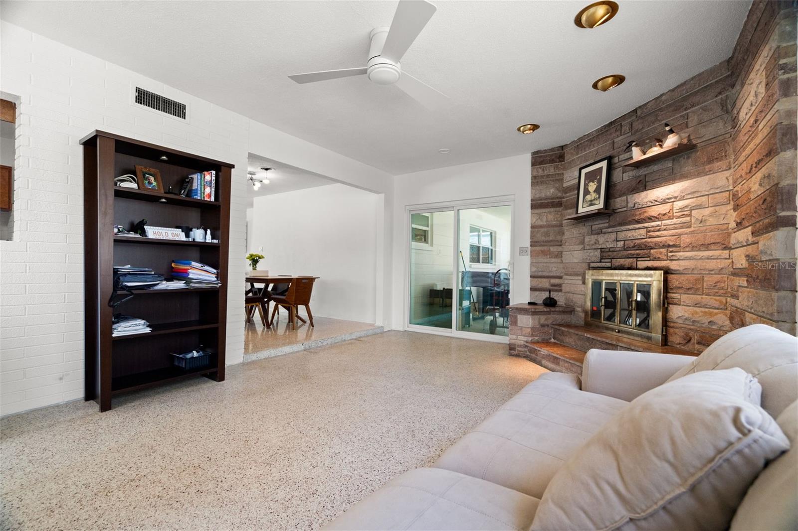2671 W BAY ISLE DR SE, ST PETERSBURG, FL, 33705