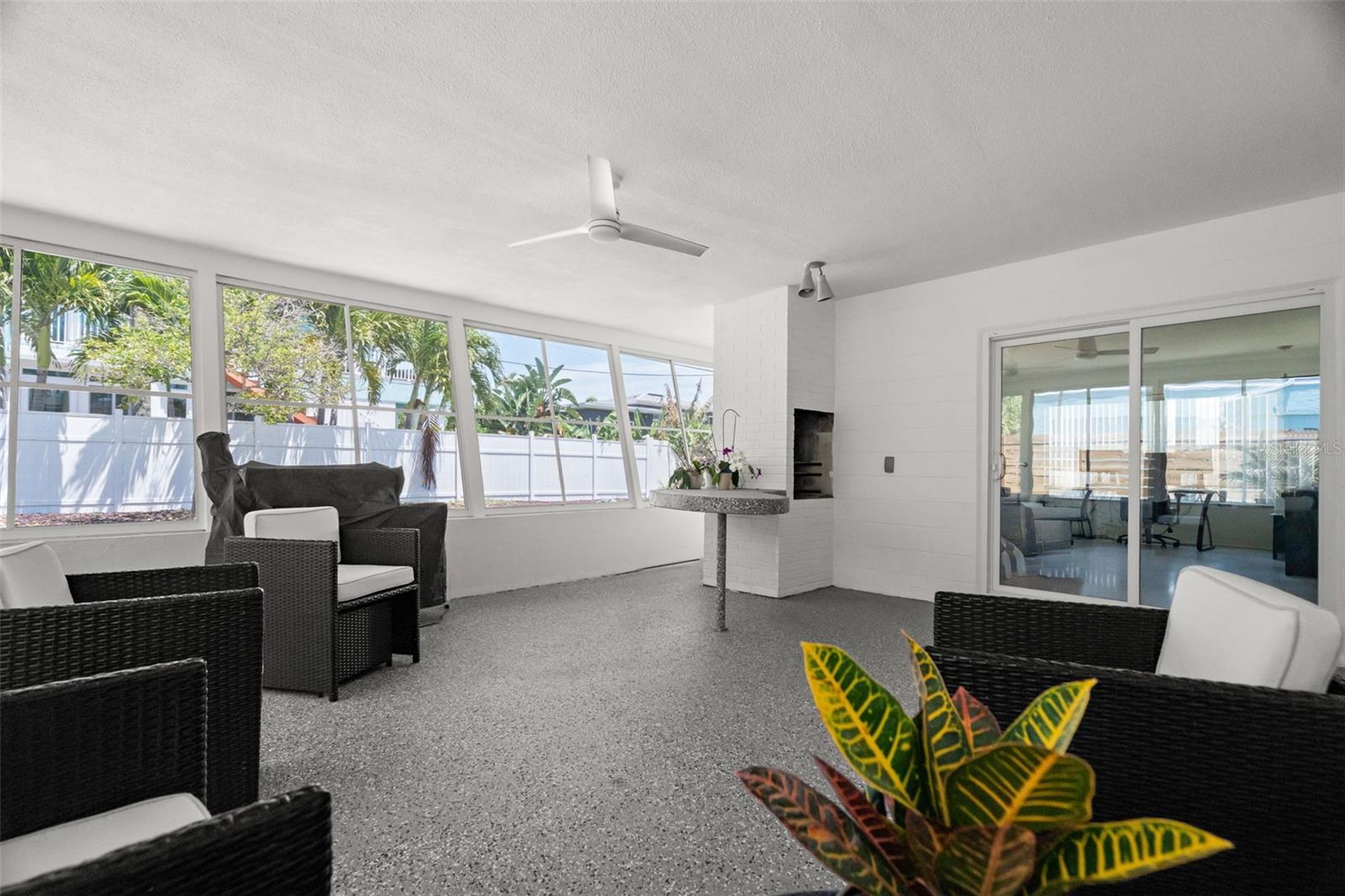 2671 W BAY ISLE DR SE, ST PETERSBURG, FL, 33705
