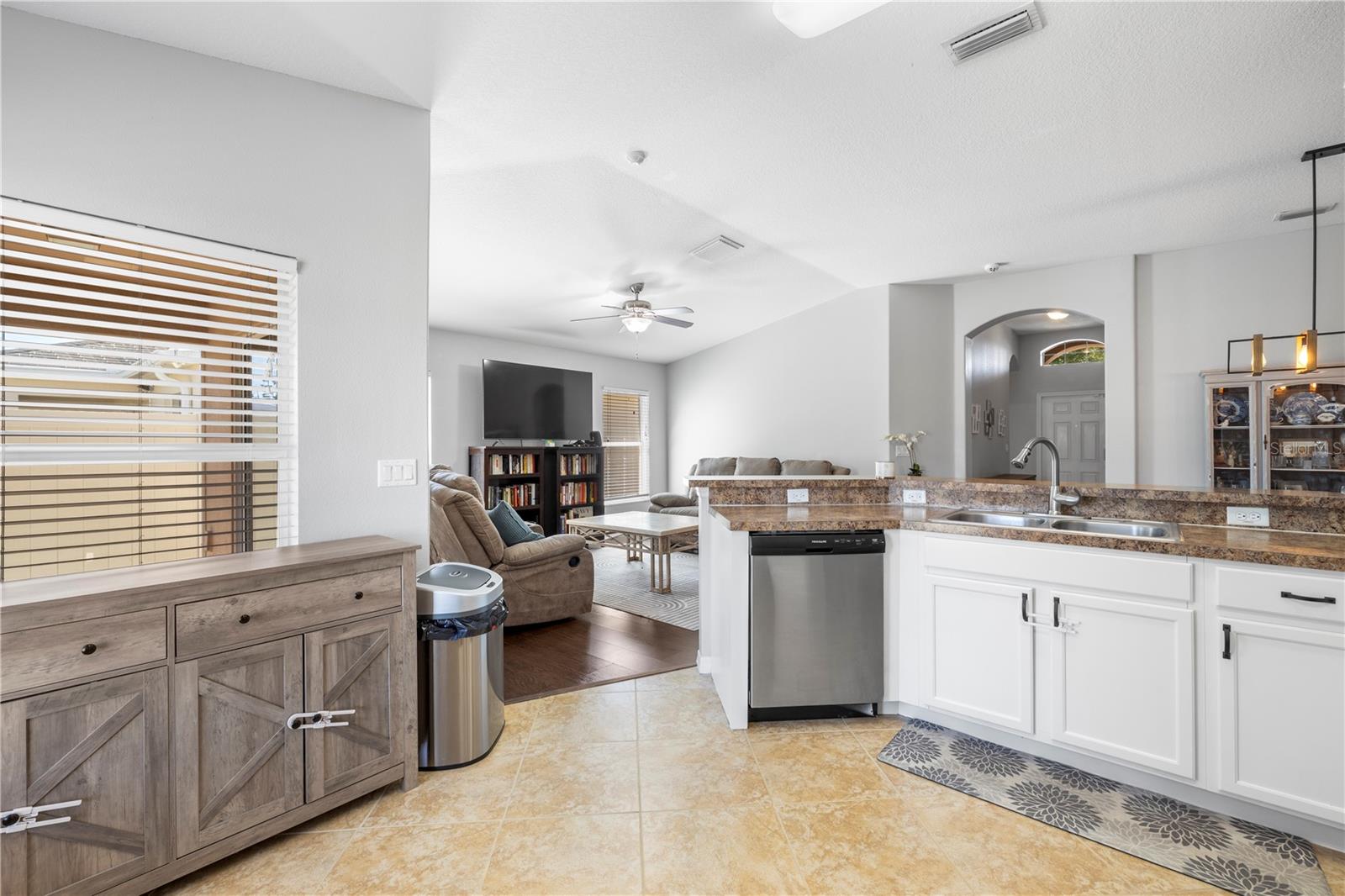 8020 ALAMOSA WOOD AVE, RUSKIN, FL, 33573