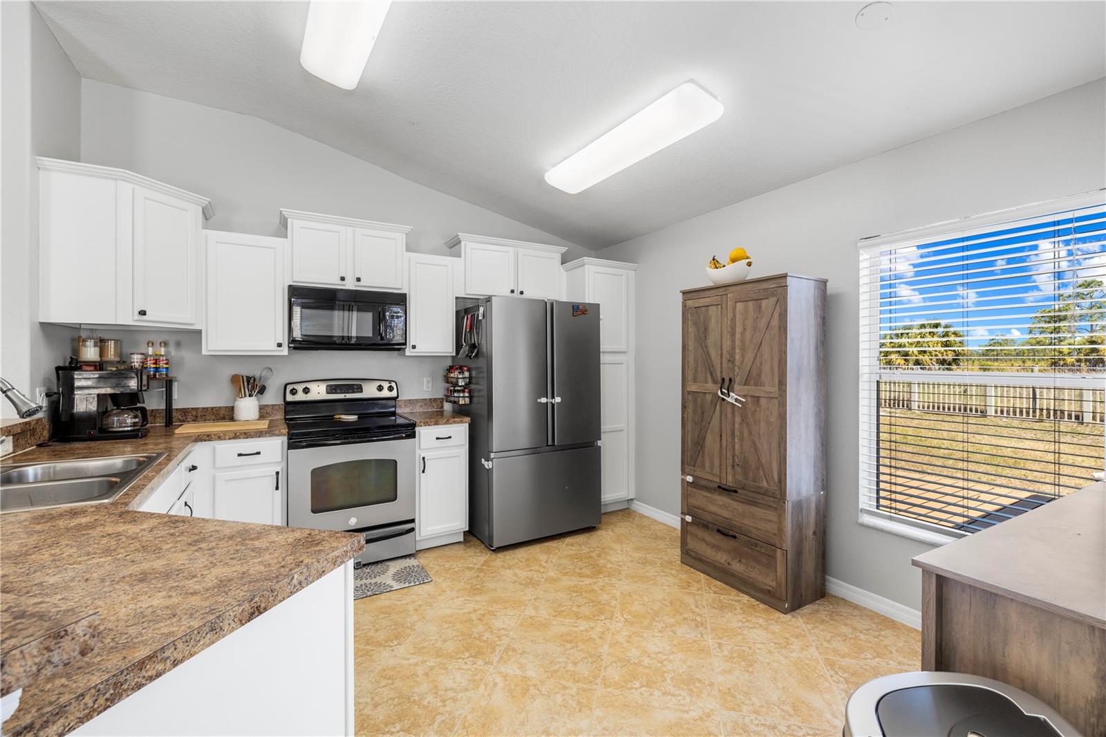 8020 ALAMOSA WOOD AVE, RUSKIN, FL, 33573