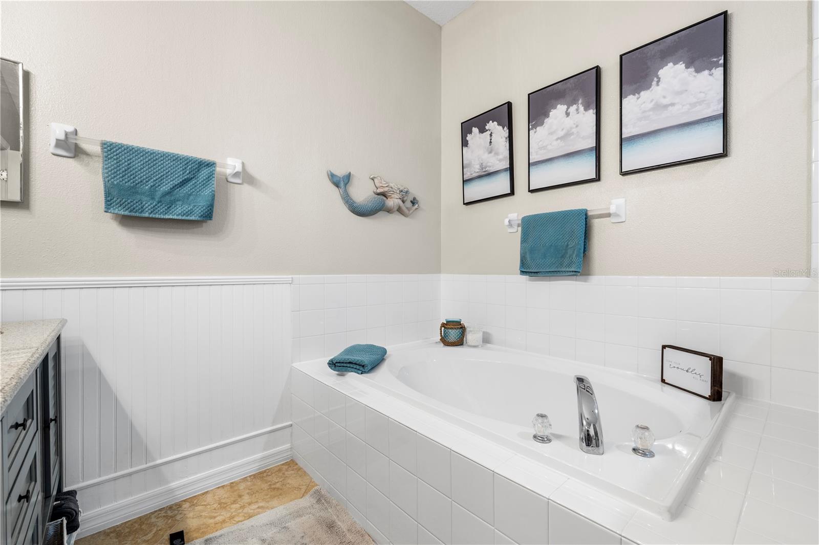 8020 ALAMOSA WOOD AVE, RUSKIN, FL, 33573