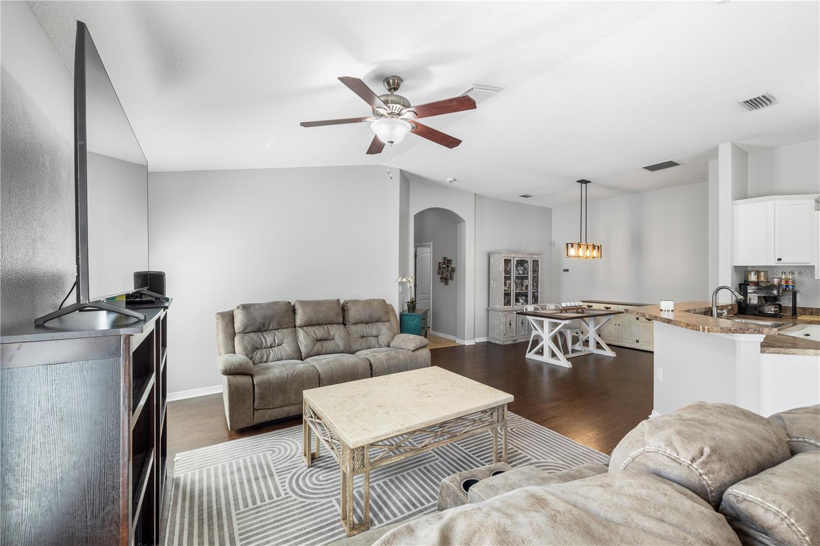 8020 ALAMOSA WOOD AVE, RUSKIN, FL, 33573