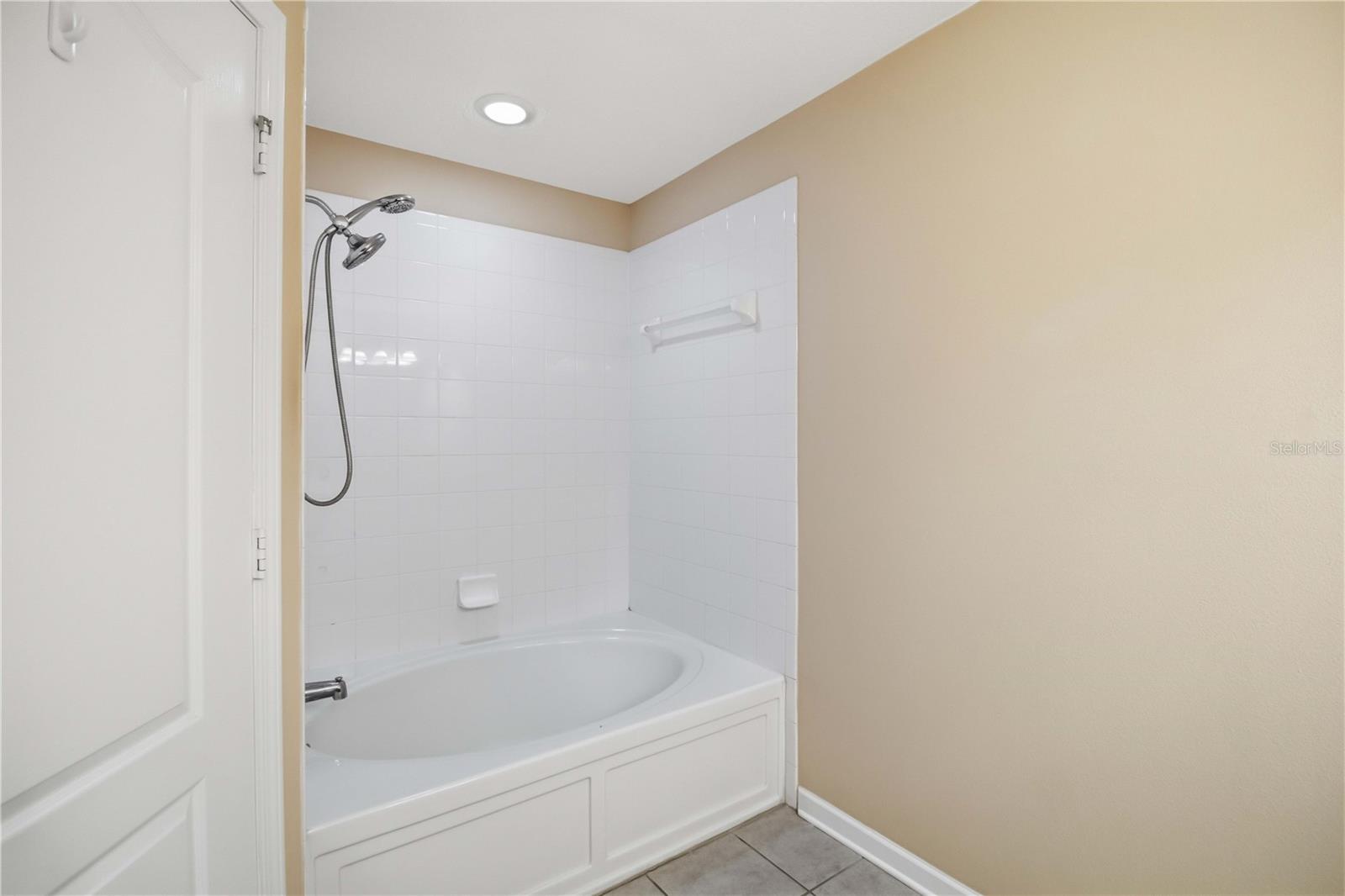 8230 72ND ST E, BRADENTON, FL, 34201