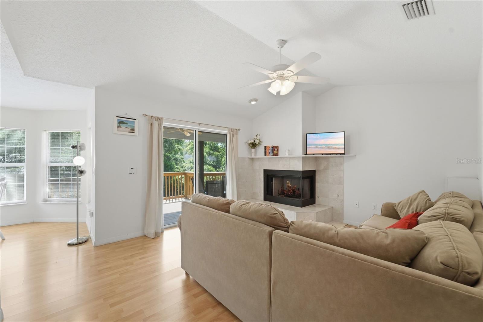 393 S DEXTER AVE, DELAND, FL, 32720