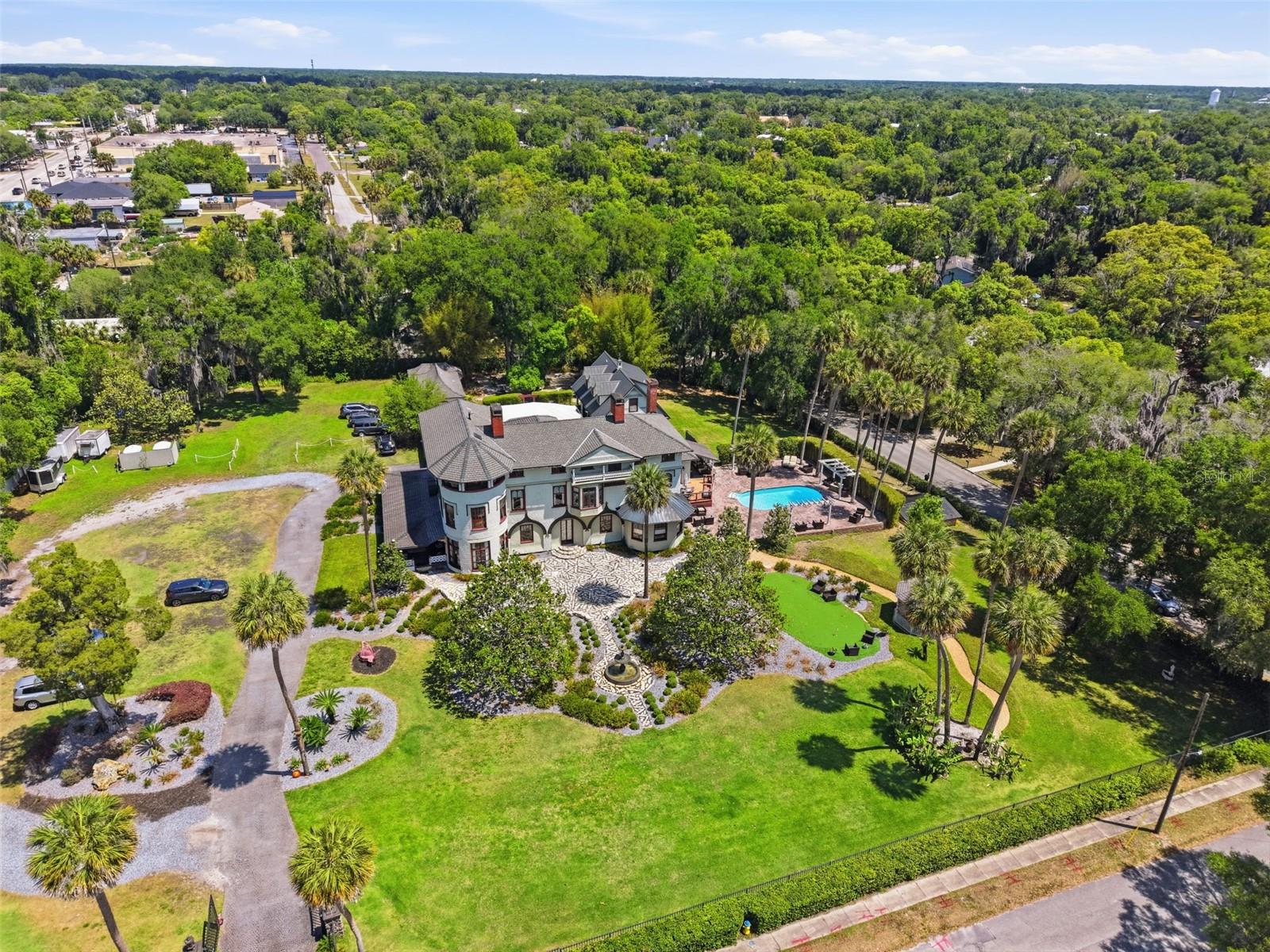 393 S DEXTER AVE, DELAND, FL, 32720