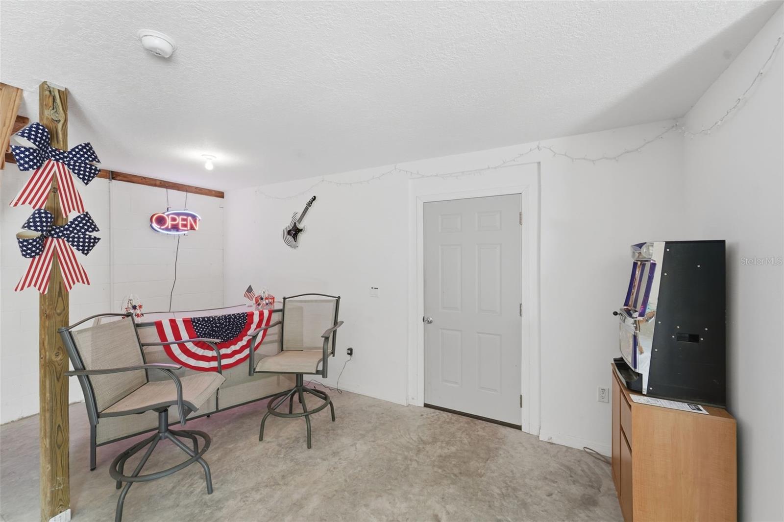 393 S DEXTER AVE, DELAND, FL, 32720