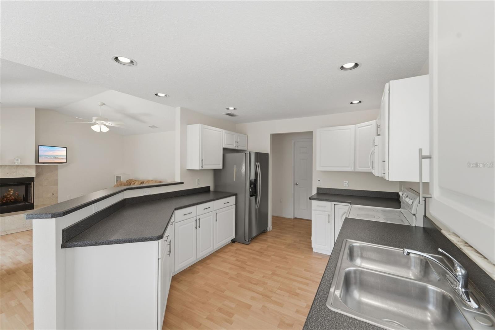 393 S DEXTER AVE, DELAND, FL, 32720