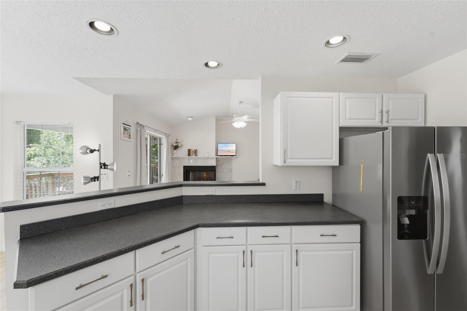 393 S DEXTER AVE, DELAND, FL, 32720