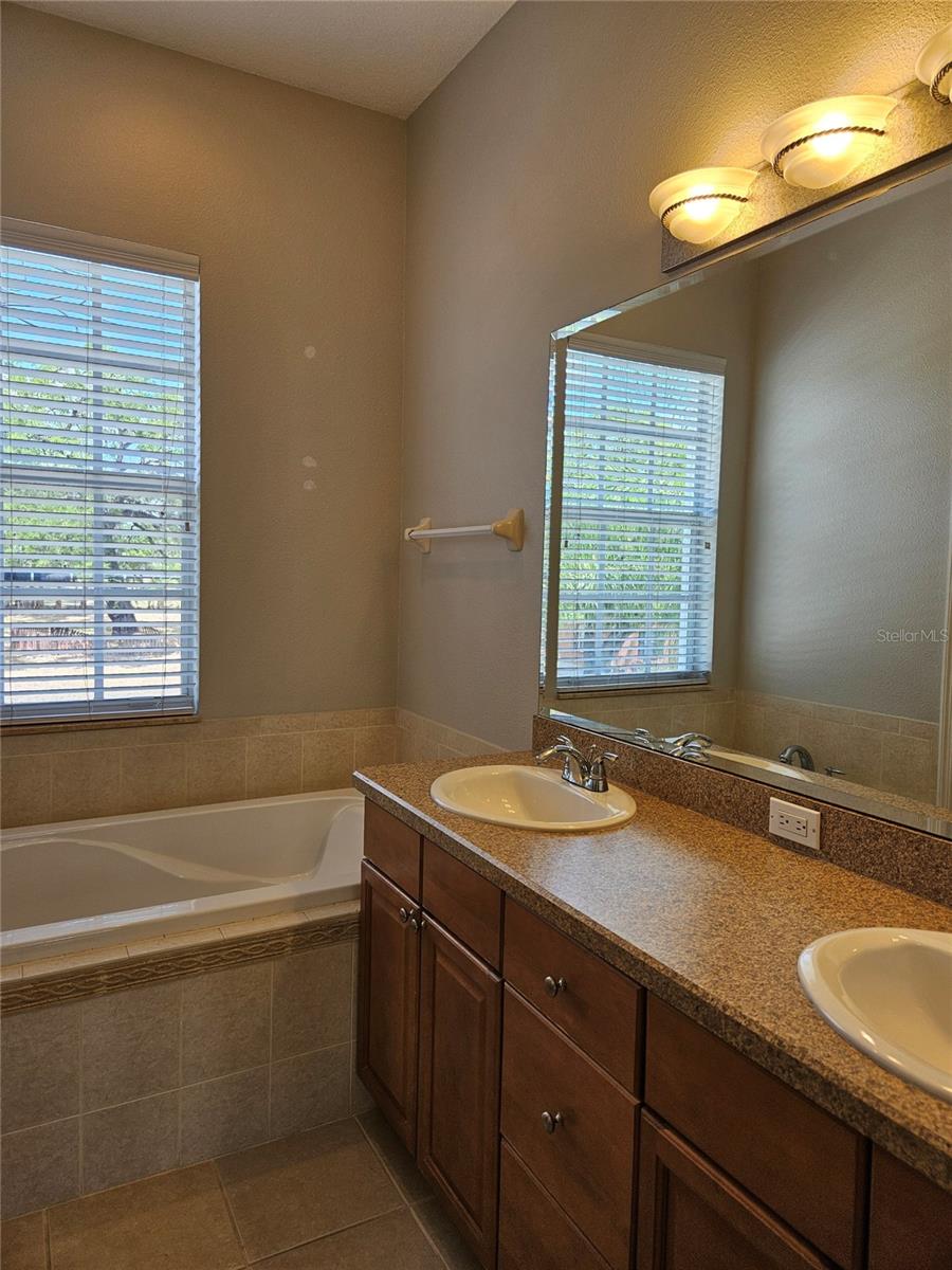 1005 EDISON PARK CT, TAMPA, FL, 33606