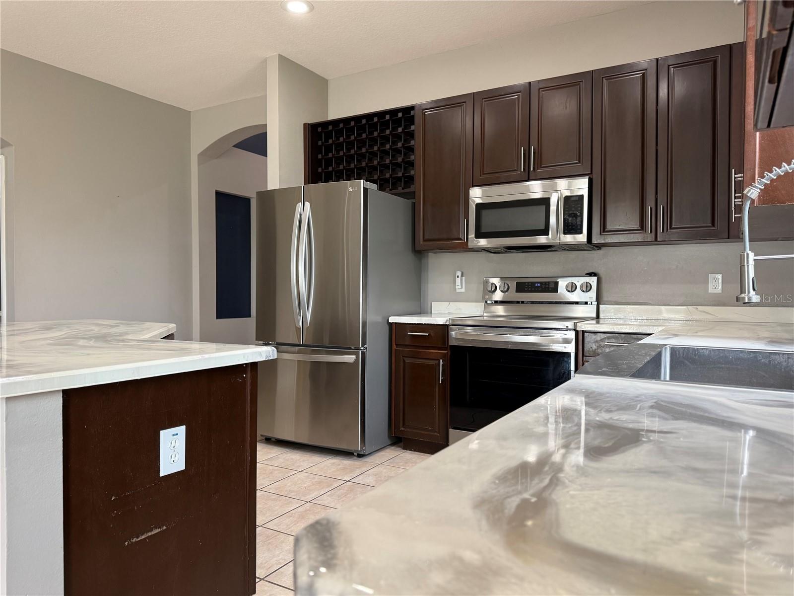 5909 WEDGEFIELD DR, ZEPHYRHILLS, FL, 33541