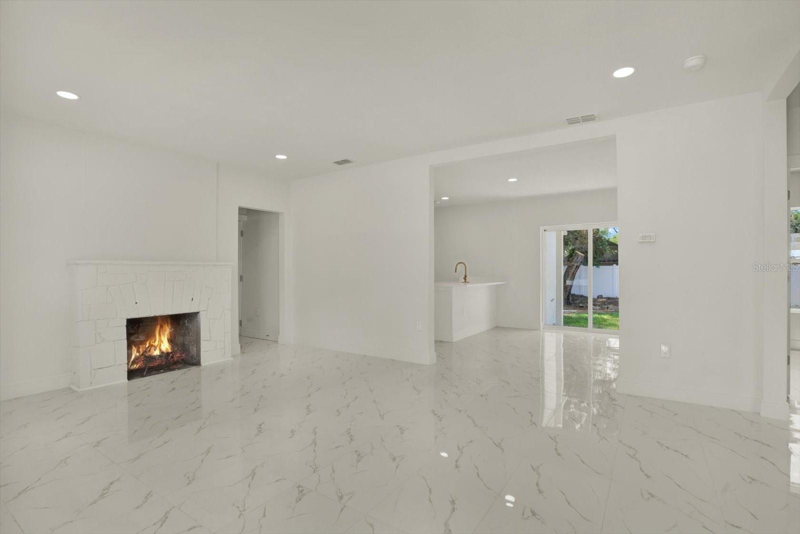 1209 E 33RD AVE, TAMPA, FL, 33603