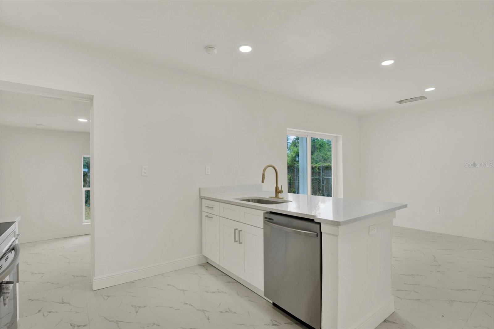 1209 E 33RD AVE, TAMPA, FL, 33603