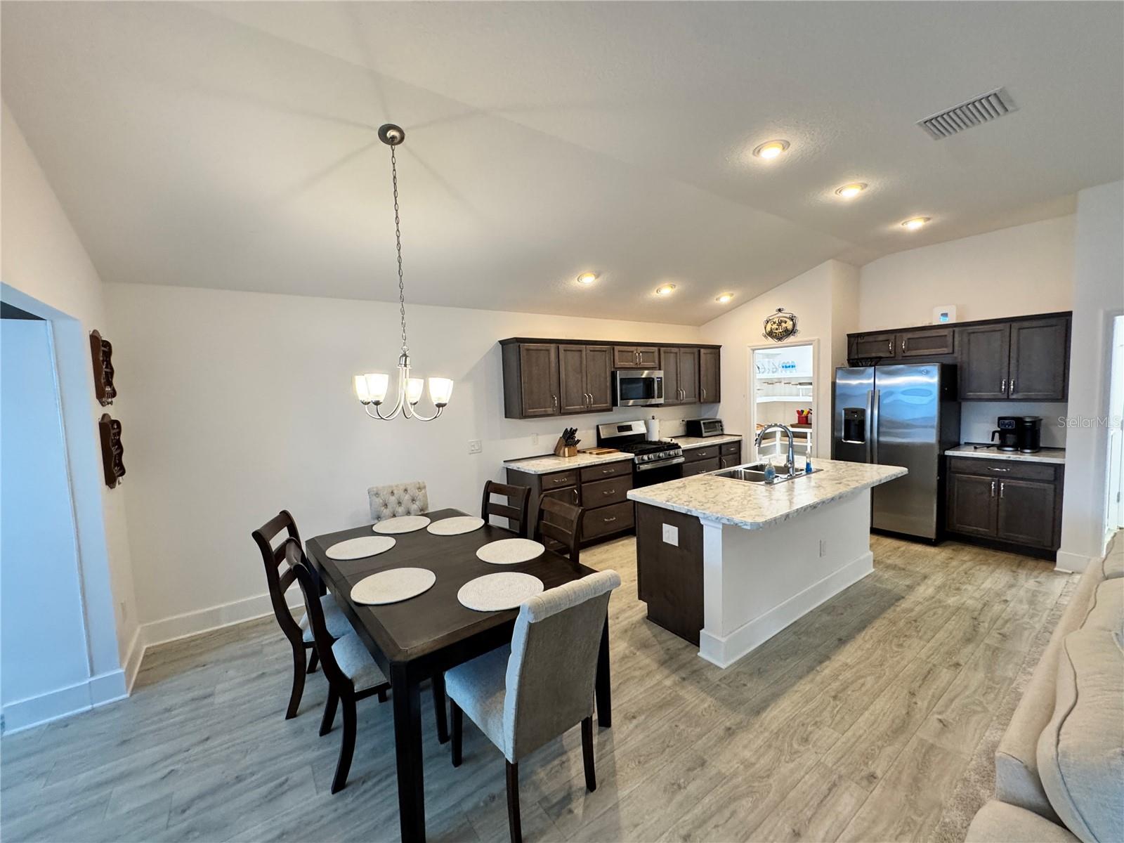 5822 ROUDELL WAY, THE VILLAGES, FL, 32163