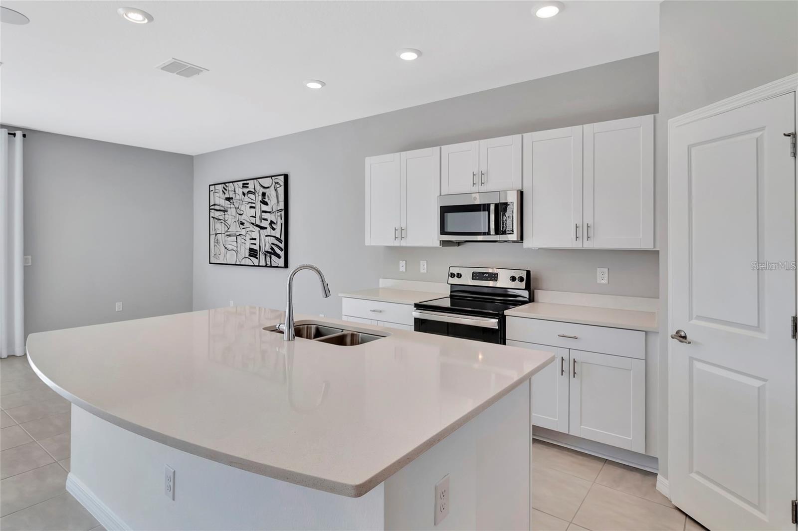 2596 PENGUIN BLVD, DAVENPORT, FL, 33837