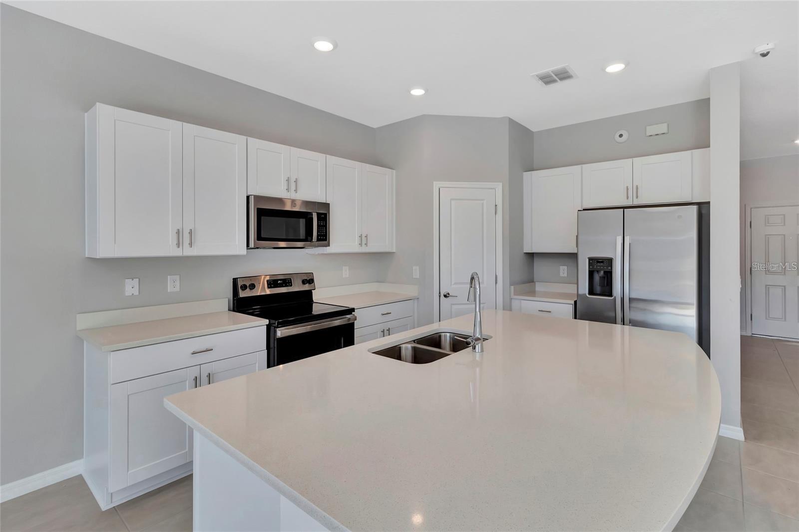 2596 PENGUIN BLVD, DAVENPORT, FL, 33837