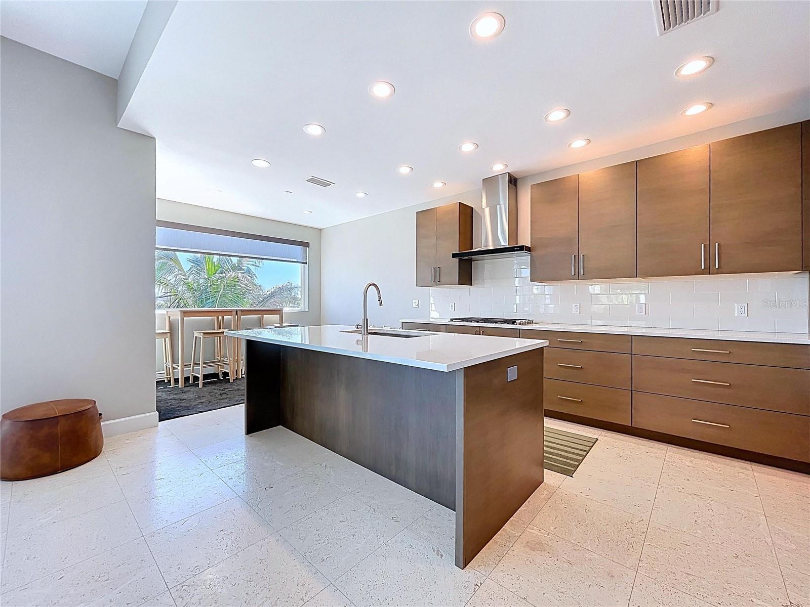 306 BAY PLZ, TREASURE ISLAND, FL, 33706