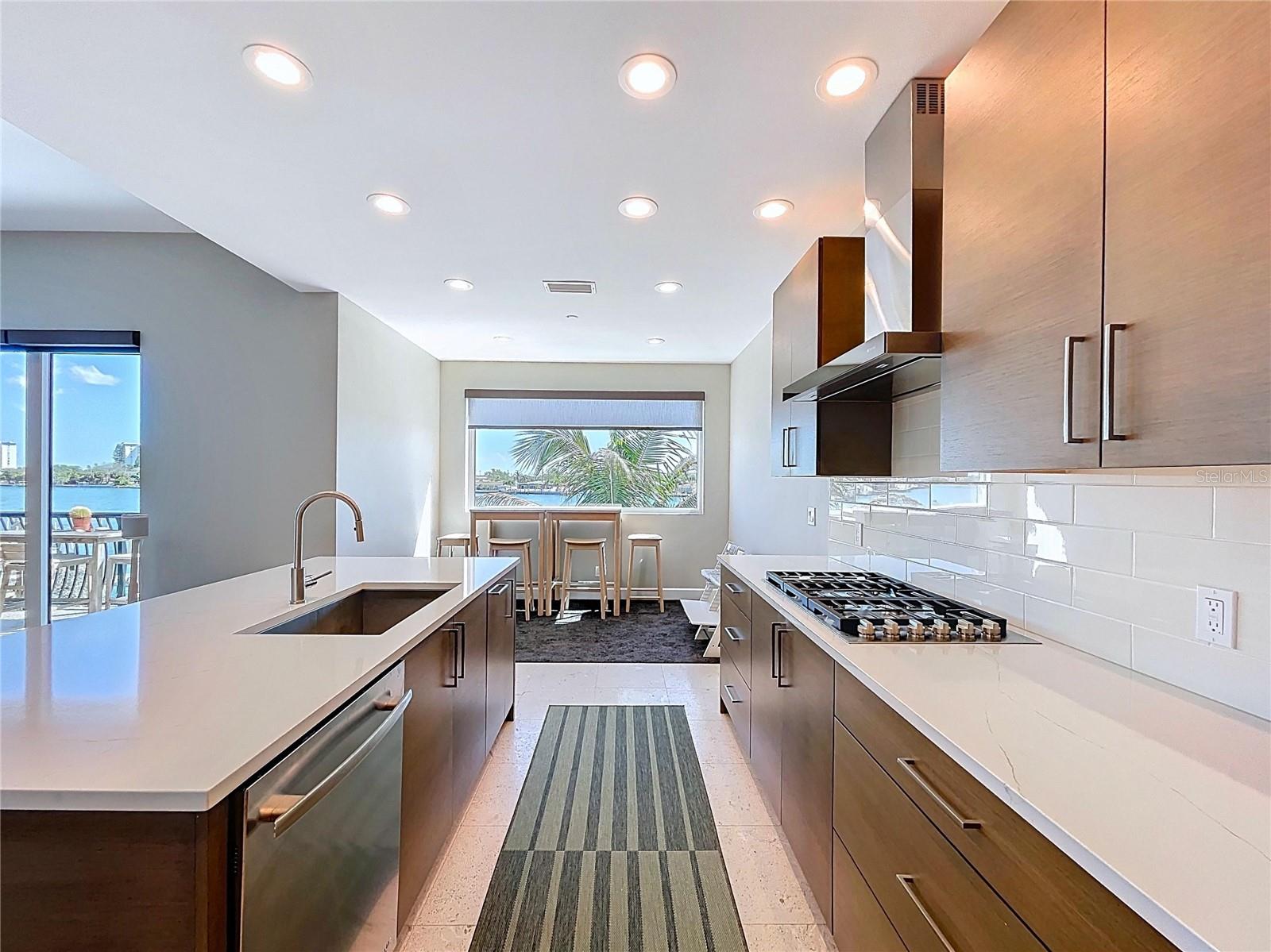 306 BAY PLZ, TREASURE ISLAND, FL, 33706