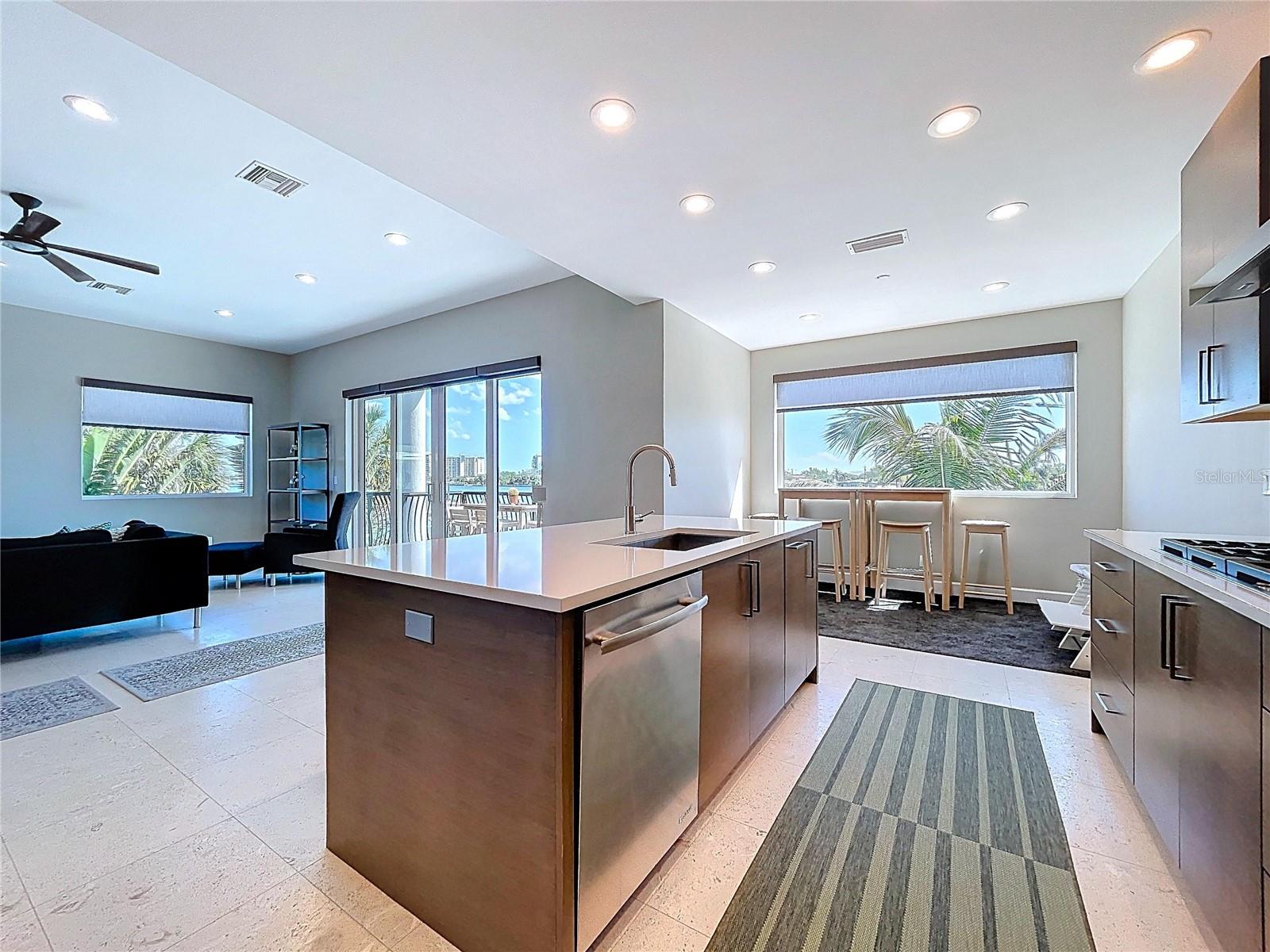 306 BAY PLZ, TREASURE ISLAND, FL, 33706