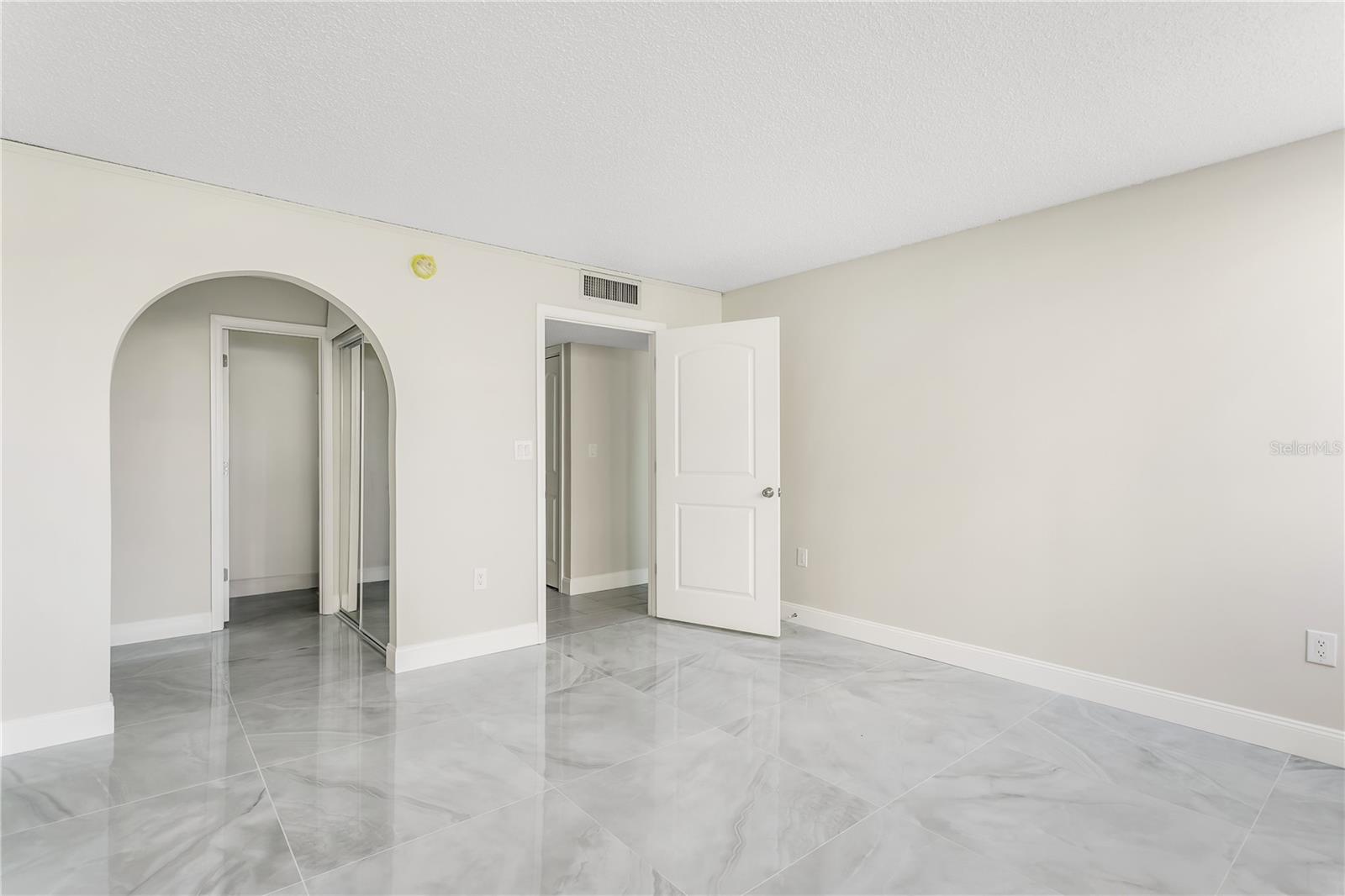 450 TREASURE ISLAND CSWY #104, TREASURE ISLAND, FL, 33706