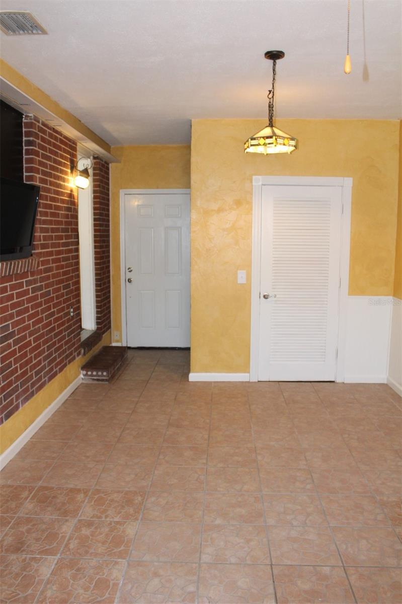 102 AMIGOS RD, DEBARY, FL, 32713