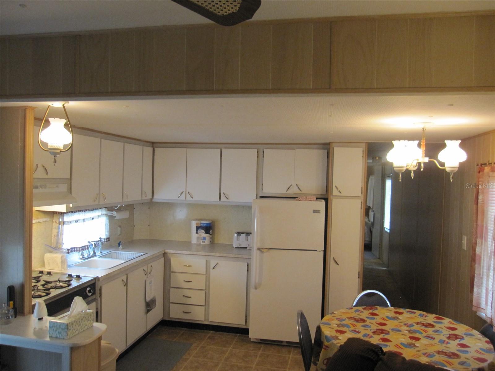 39015 HILLCREST DR, ZEPHYRHILLS, FL, 33542