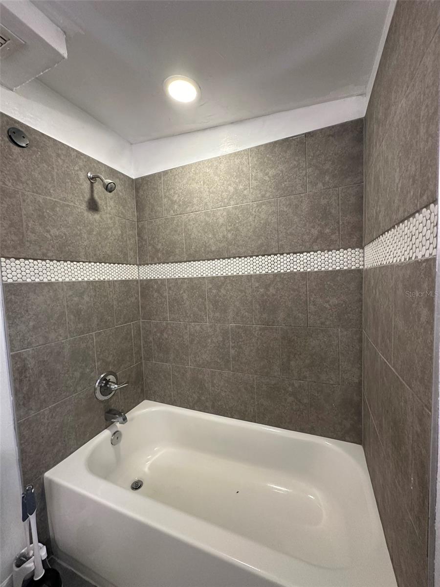 655 NE WALDO RD, GAINESVILLE, FL, 32641