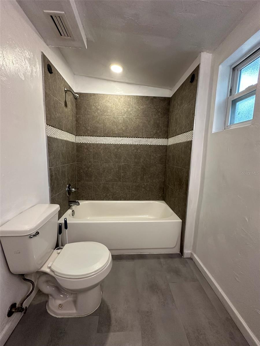 655 NE WALDO RD, GAINESVILLE, FL, 32641