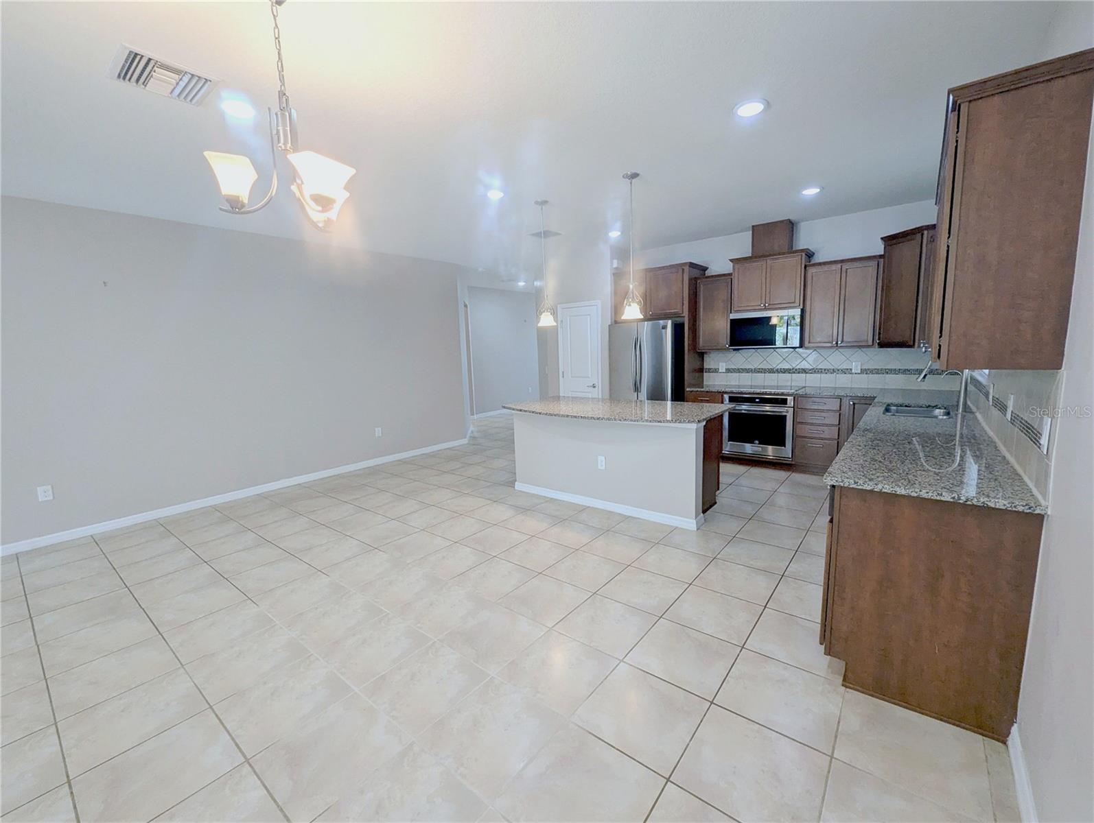 18810 BIRCHWOOD GROVES DR, LUTZ, FL, 33558