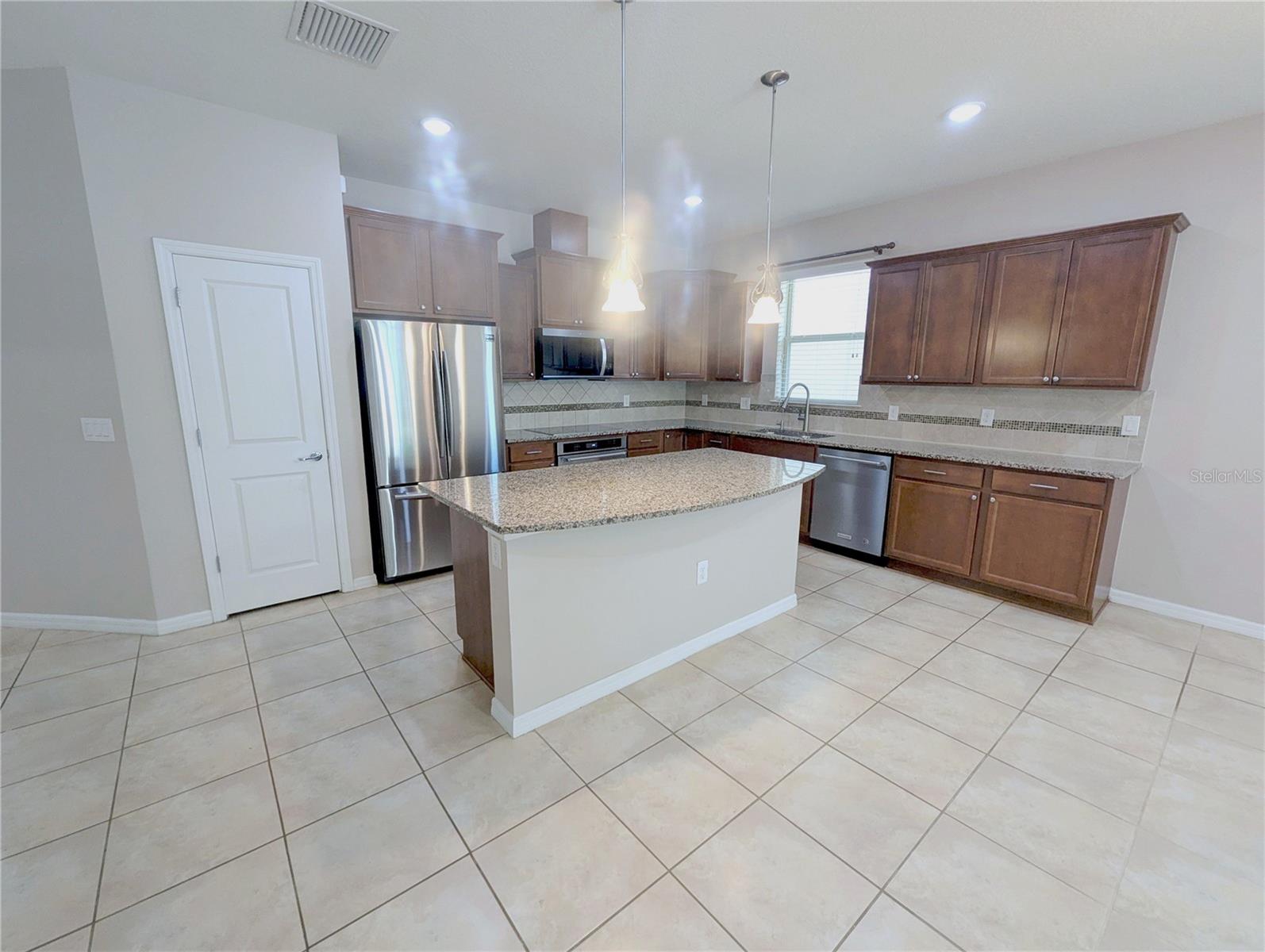 18810 BIRCHWOOD GROVES DR, LUTZ, FL, 33558